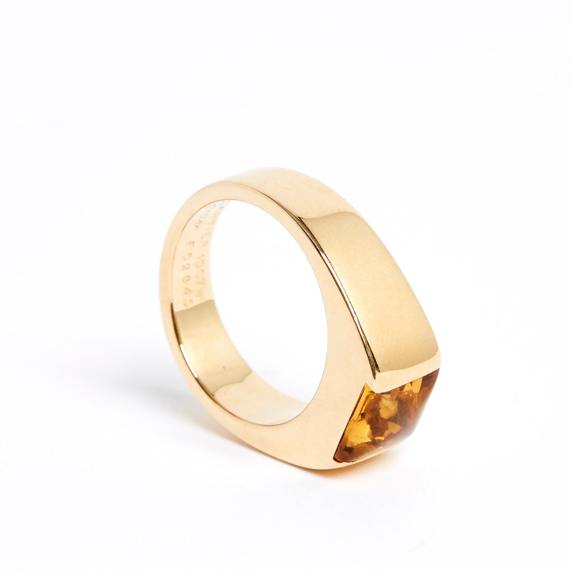Cartier Tank model ring in 18-carat yellow gold decorated with a citrine. Finger size 53 or US6.25, internal diameter 1.69 cm. The ring has been cleaned and probably lightly repolished by the Cartier workshops and it is delivered (without
