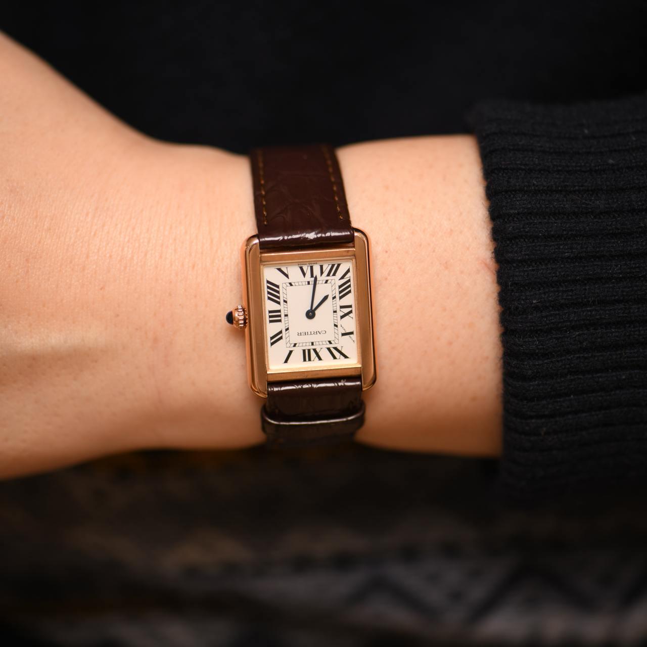 Cabochon Orologio da polso Cartier Tank Solo in oro rosa 18k e pelle marrone W5200024
