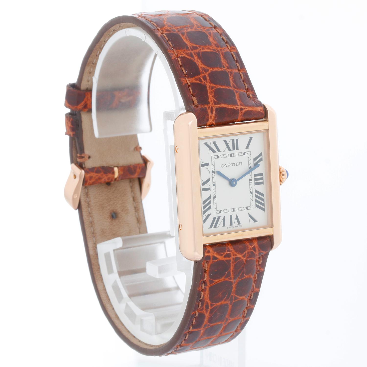 Cartier Tank Solo 18K Rose  Orologio da uomo in oro W5200024 3168 - Movimento al quarzo. Cassa in oro rosa 18 carati con fondello in acciaio inox  (24 mm x 31mm). Quadrante argentato con numeri romani neri. Cinturino Cartier marrone con fibbia