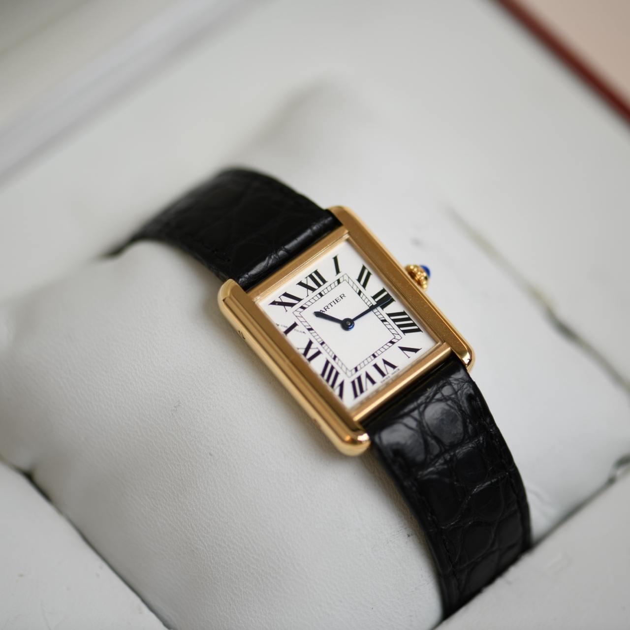 Reloj de pulsera Cartier Tank Solo Oro rosa de 18 quilates Modelo pequeño W5200024 en Excelente estado para la venta en Banbury, GB