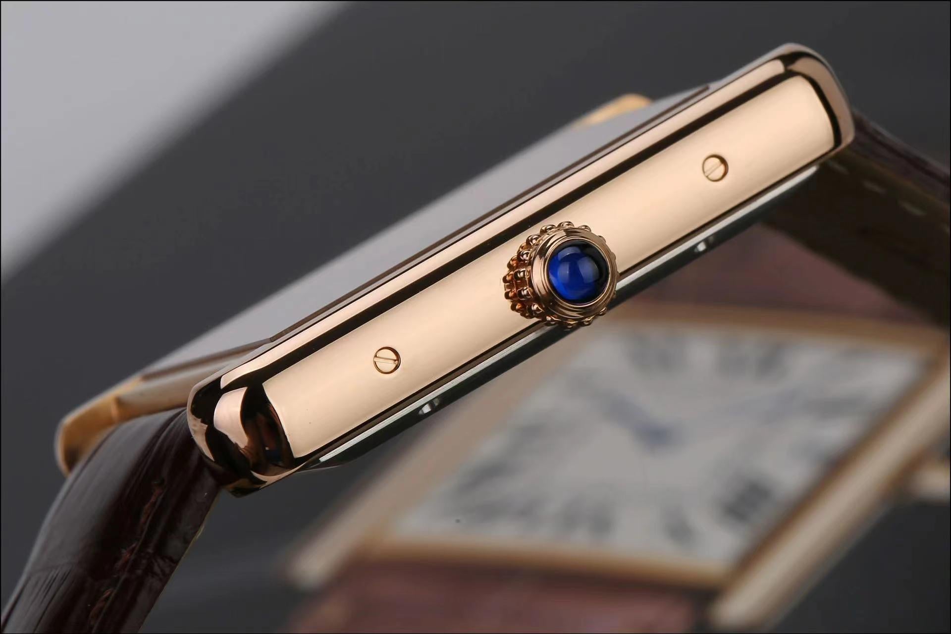 Cartier Montre Tank Solo en or rose 18 carats W5200026 Excellent état à Banbury, GB