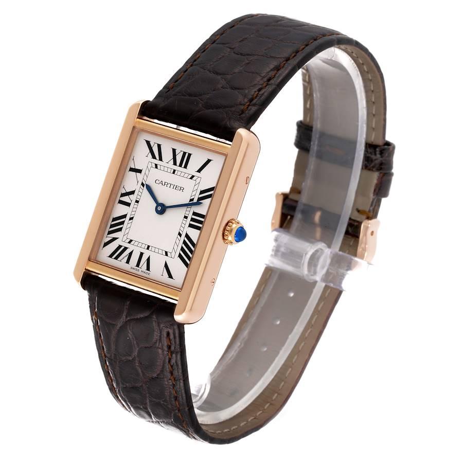 Cartier: Große Herrenuhr Tank Solo aus Roségold mit braunem Stahlarmband, W5200025 im Angebot 1