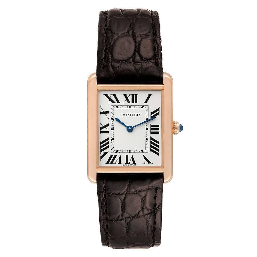 Cartier Tank Solo große Rose Gold Stahl braun Armband Herrenuhr W5200025 Papiere. Quarzwerk. Gehäuse aus 18 Karat Roségold, 34,0 x 27,0 mm. Gehäuseboden aus Edelstahl. Runde, gemaserte Krone, besetzt mit einem blauen Spinell-Cabochon. . Kratzfestes