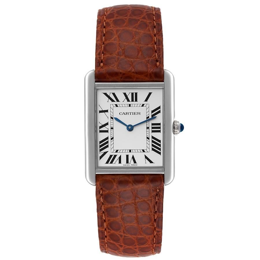 Cartier Tank Solo Stahl Silber Zifferblatt braun Armband Unisex Uhr W1018355. Quarzwerk. Gehäuse aus rostfreiem Stahl 27,0 x 34,0 mm. Runde, gemaserte Krone, besetzt mit einem blauen Spinell-Cabochon. . Kratzfestes Saphirglas. Silbernes