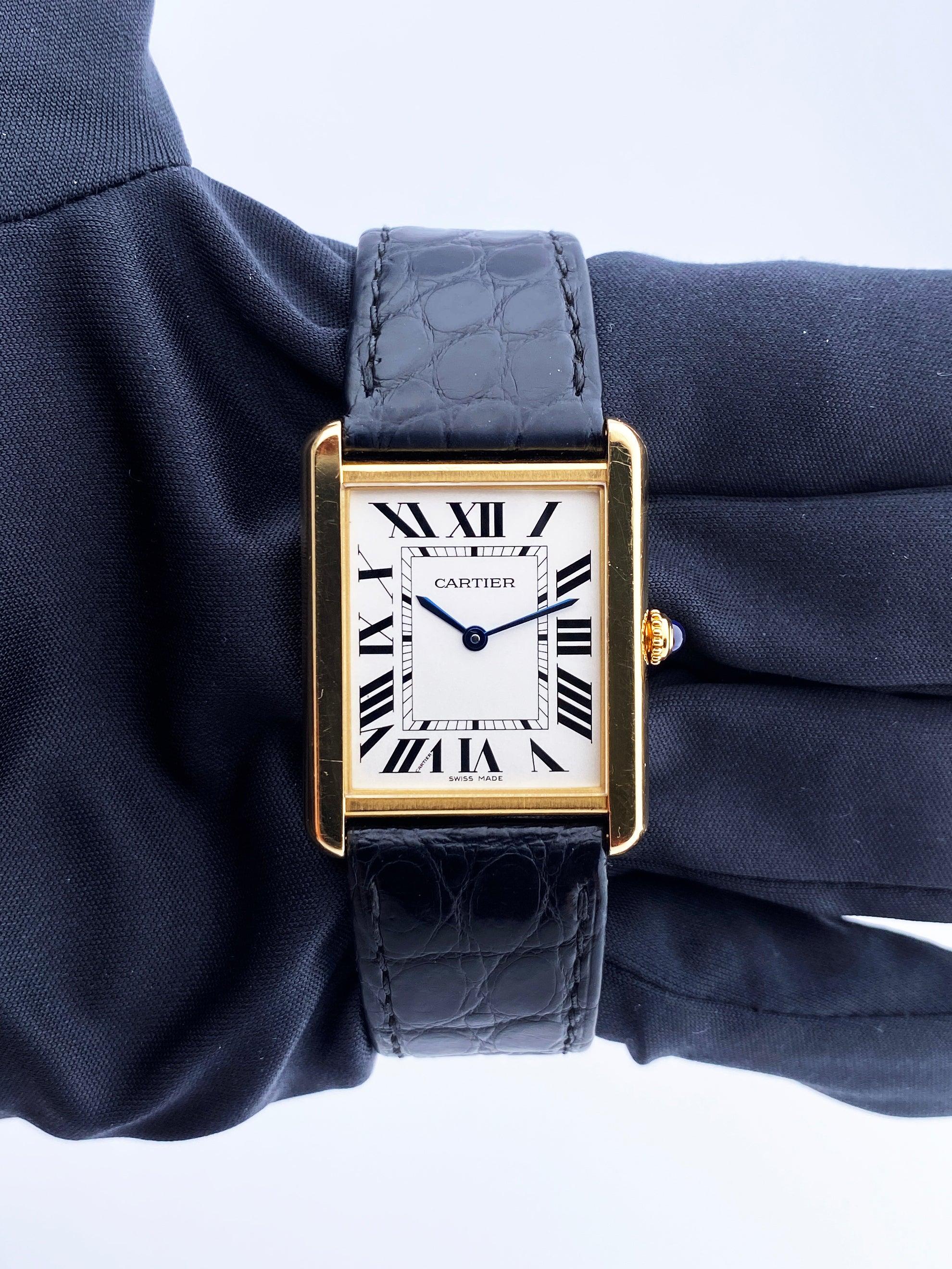 Cartier Tank Solo W5200004/2742 Ladies Watch. 28mm 18K yellow gold case. 18K yellow gold stationary bezel. Sliver dial with blue steel hands and Roman numeral hour markers. Minute markers on the inner dial. Black leather strap with yellow gold