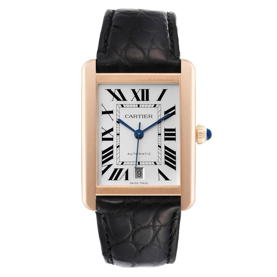 Cartier Tank Solo XL Rose Gold Silver Dial Mens Watch W5200026. Mouvement à remontage automatique. Boîtier en or rose 18 carats 31 mm x 41 mm. Fond du boîtier en acier inoxydable. Couronne circulaire grainée sertie d'un cabochon en saphir bleu .