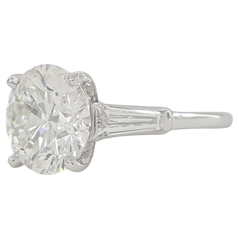 Women's or Men's Cartier Three 3-Stone Platinum Round Brilliant Cut Diamond Engagement Ring For Sale