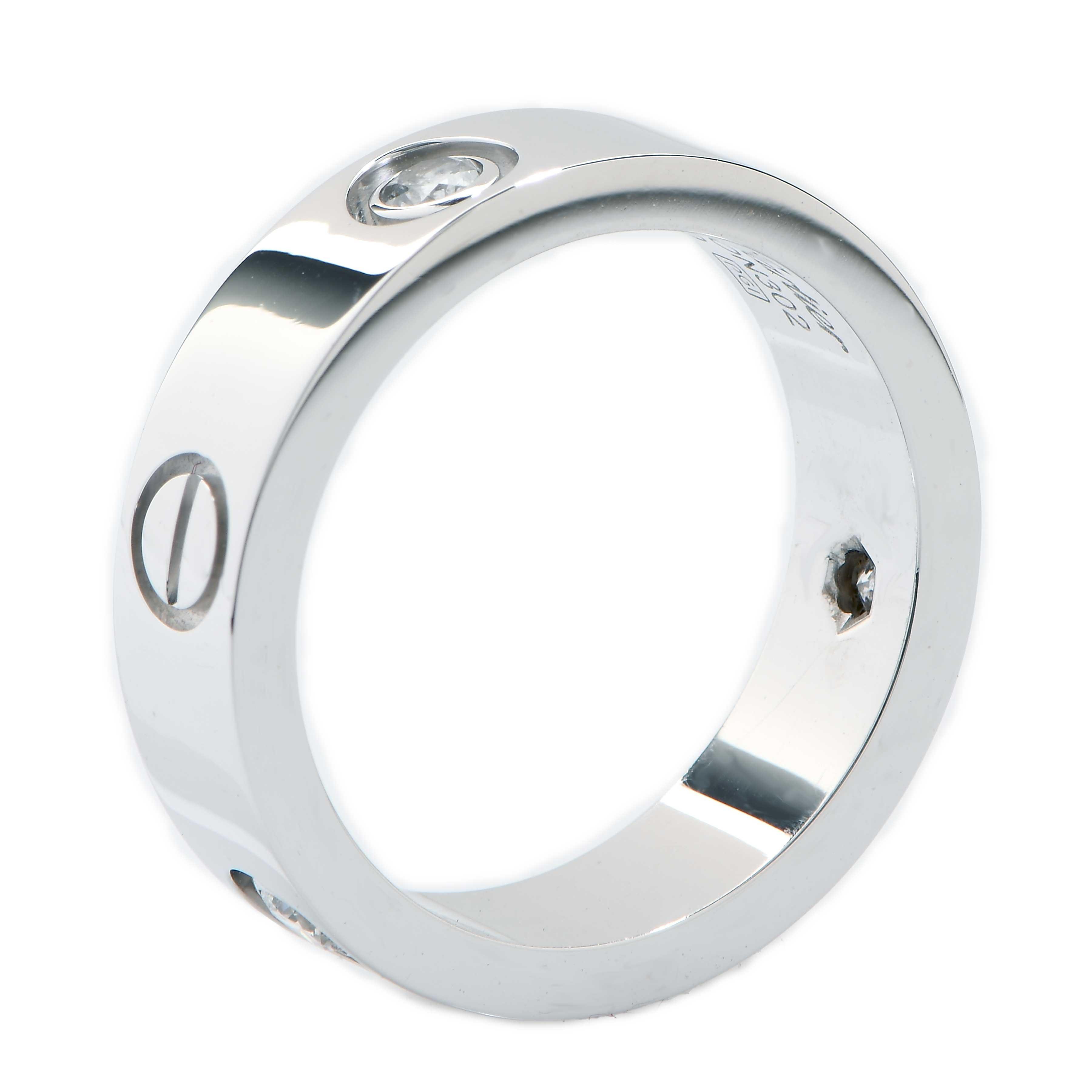 Cartier Liebesring mit drei Diamanten aus 18 Karat Weißgold (Moderne) im Angebot