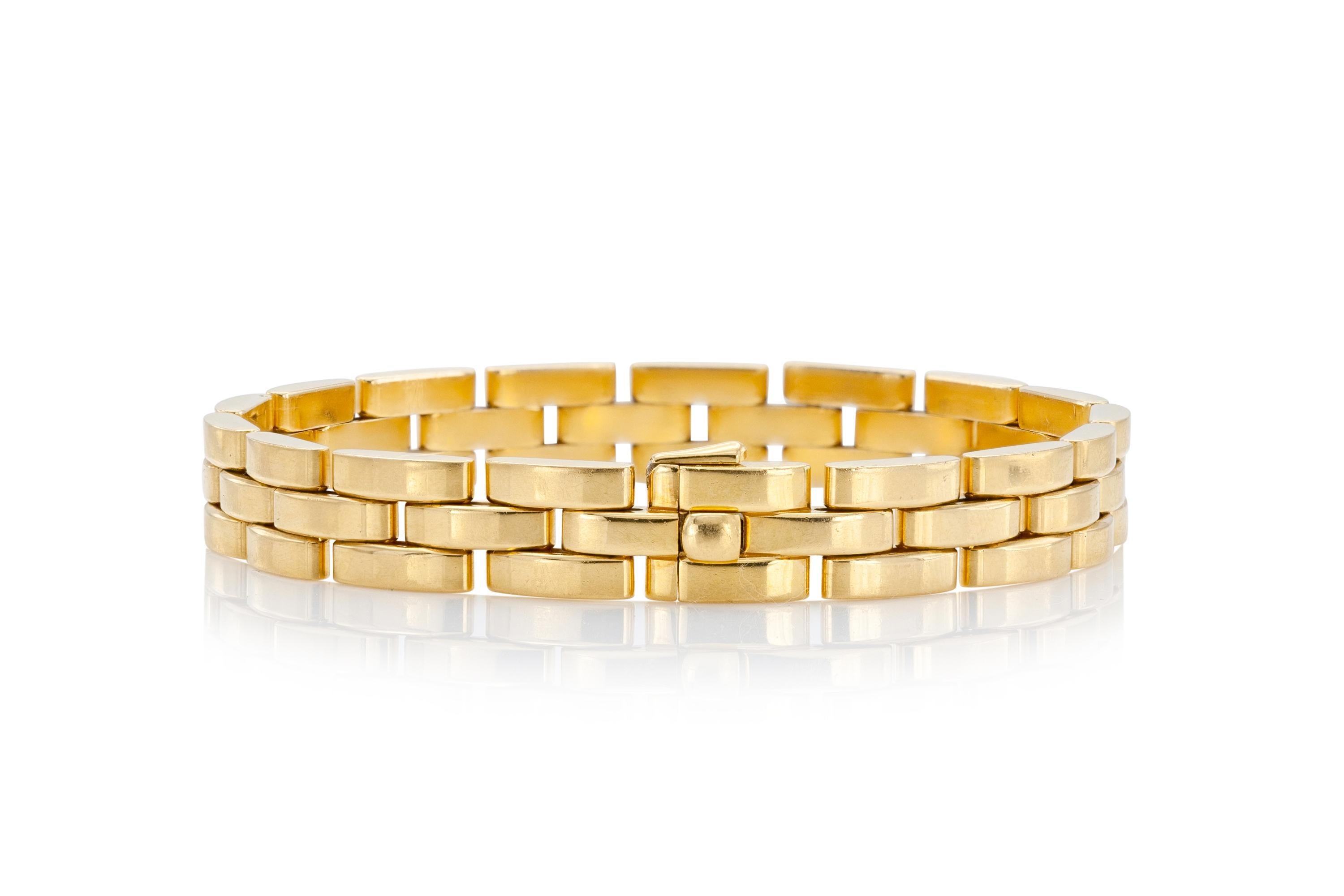 Finley crafted in 18k yellow gold.
Signed by Cartier
Size 7 1/4 inches
Comes with its Certificate of Authenticity
