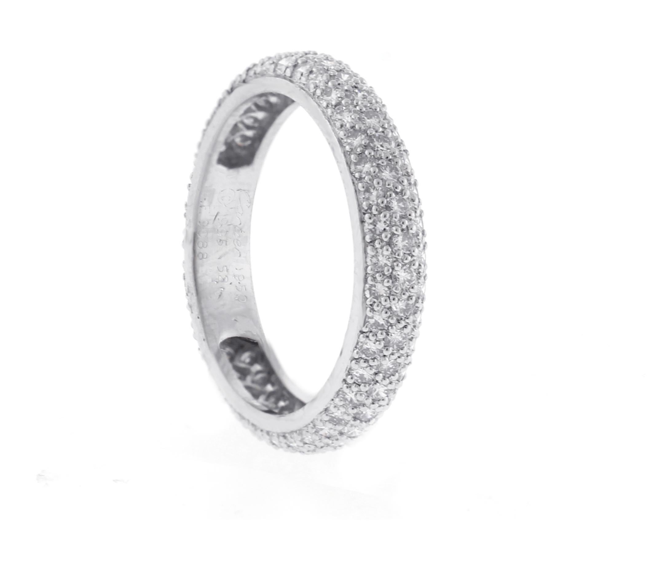 Cartier Dreireihiger geschnitzter Diamantbandring (Rundschliff) im Angebot