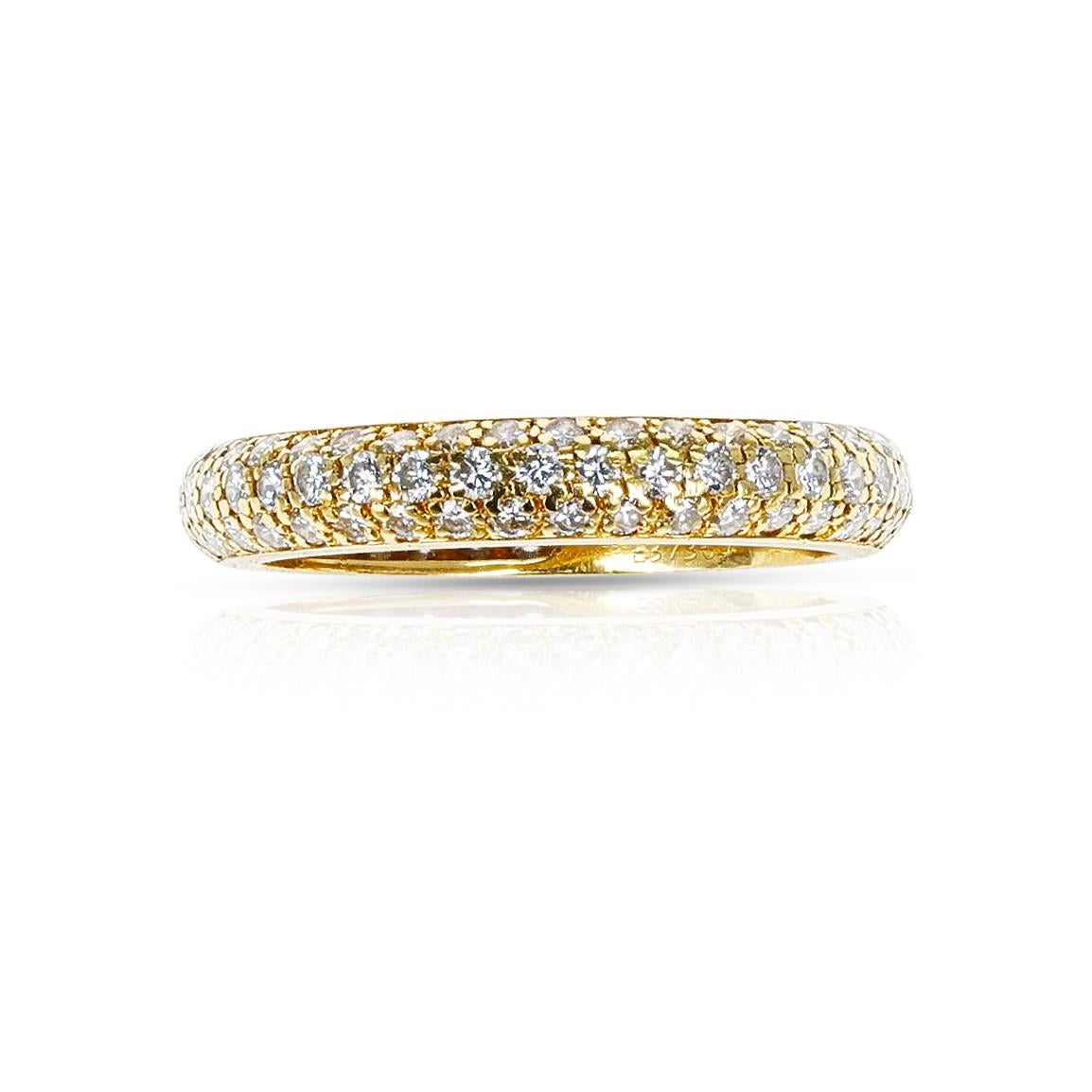 A  Cartier Dreireihiges rundes Diamantband, 18K Gold. Die Ringgröße ist US 6.50. Das Gesamtgewicht des Rings beträgt 2.85 Gramm. 



