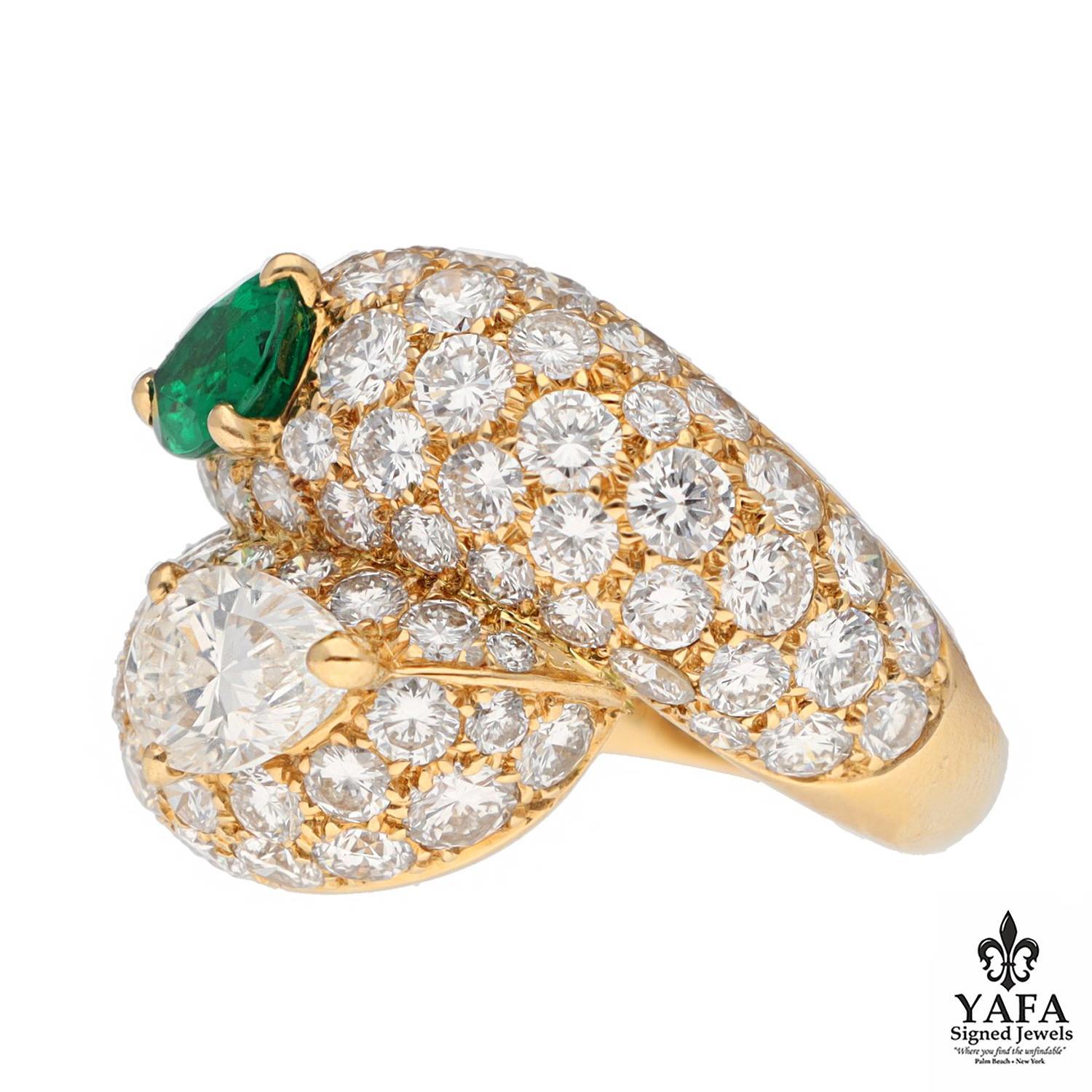 Pear Cut Cartier 'Toi Et Moi' Emerald and Diamond Ring For Sale