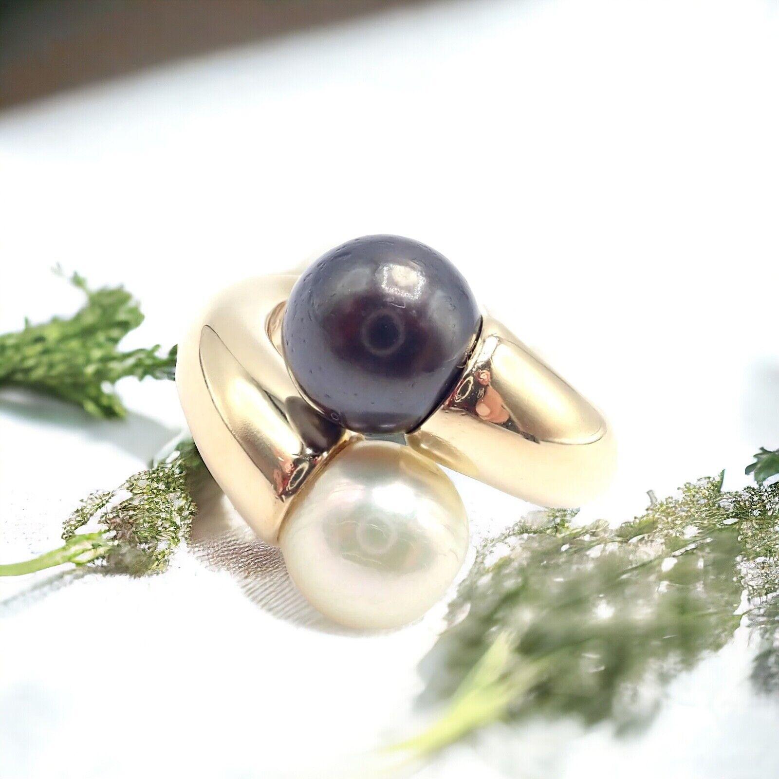 18k Yellow Gold Two Pearls White And Black Pearl Bypass Toi Et Moi Band Ring by Cartier.
With 2 cultured pearls white and black 7.5mm each
Details: 
Size: 6 1/4 US, Europe 53
Width: from 19mm to 4mm
Weight: 20.5 grams
Hallmarks: Cartier 750 53, 1996