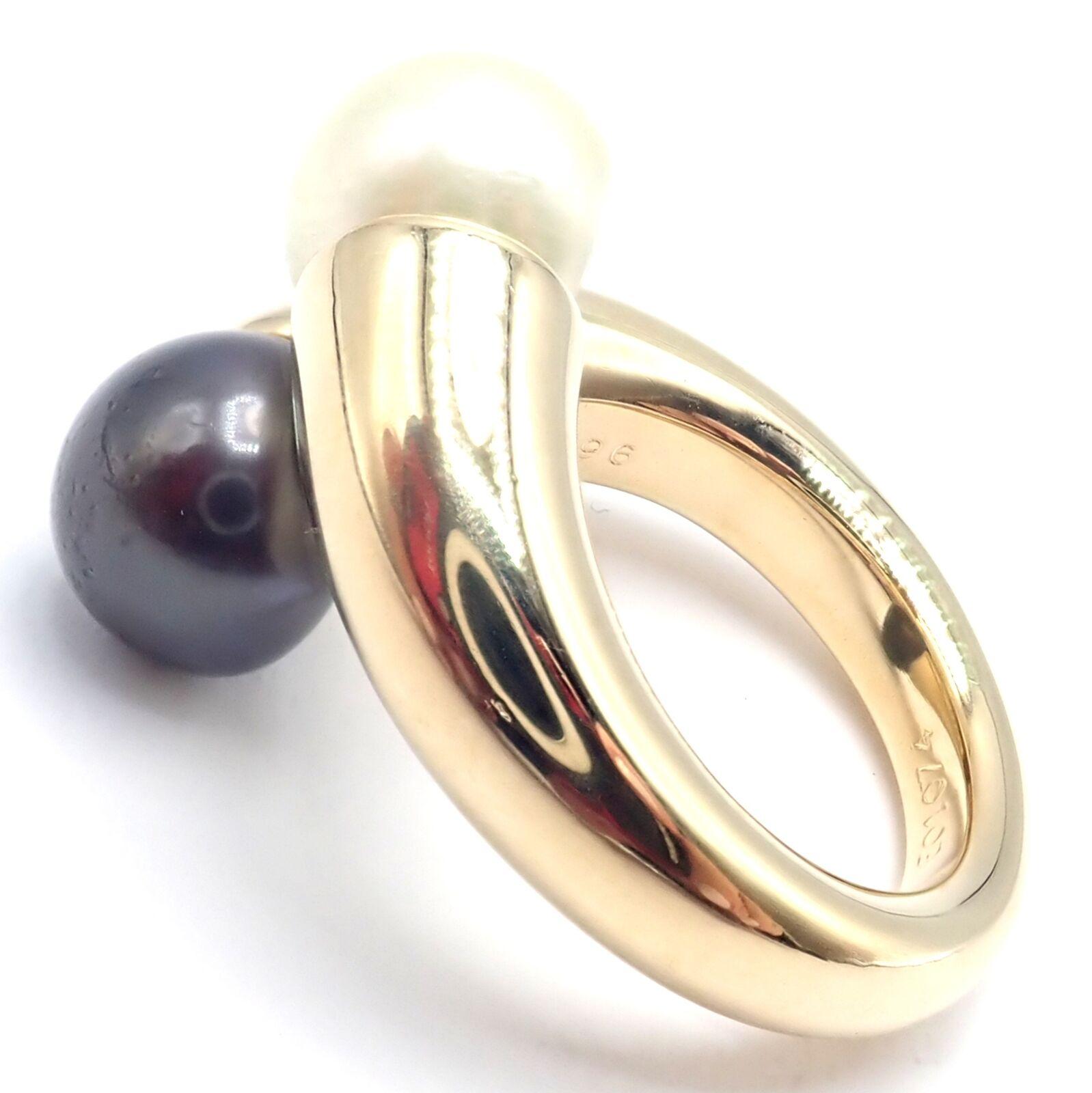 Cartier Toi Et Moi White Black Pearl Two Pearls Bypass Yellow Gold Band Ring In Excellent Condition In Holland, PA