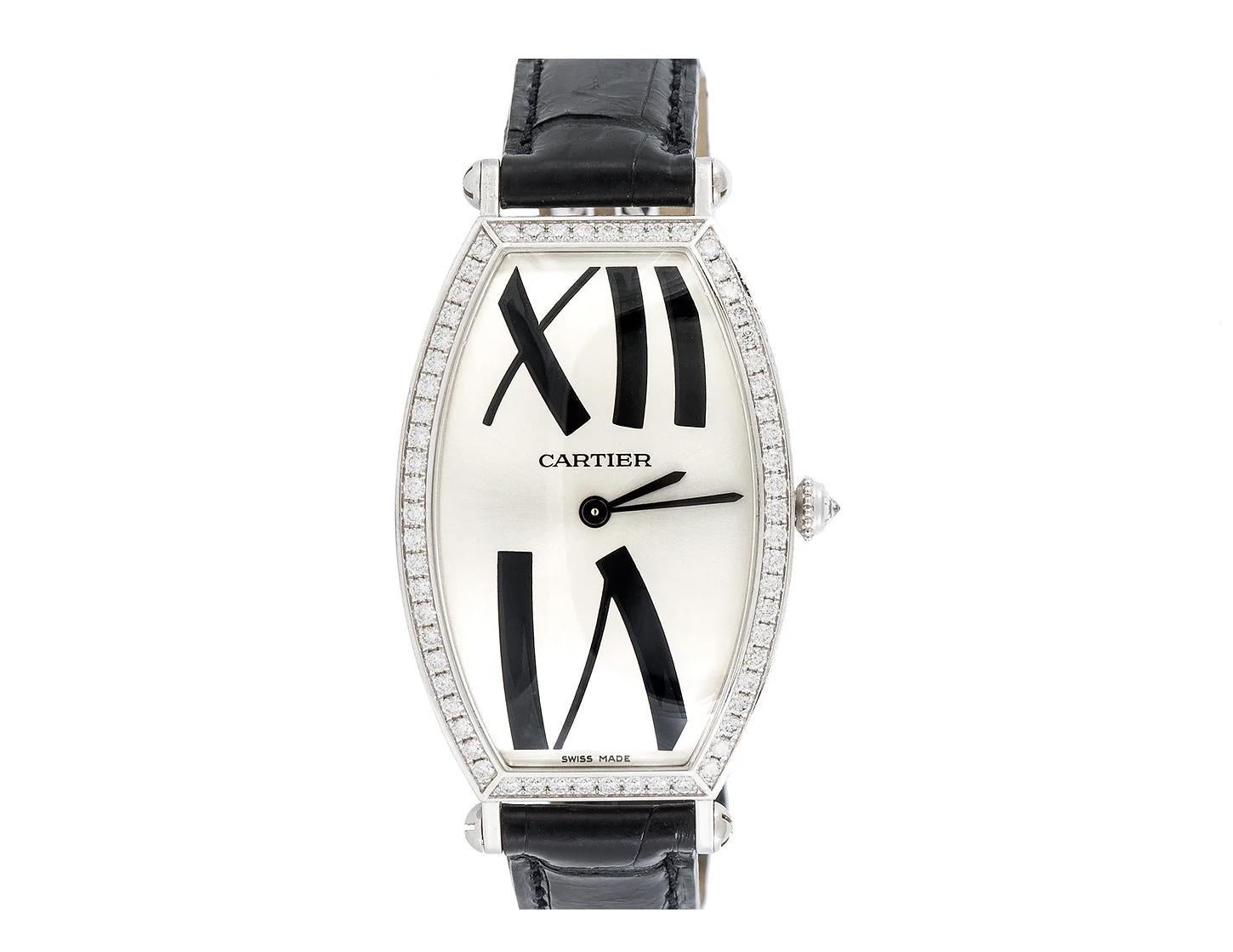 Finemente realizzato in oro bianco 18 carati con diamanti rotondi taglio Brilliante.
Firmato da Cartier
27 x 40 mm di faccia
Model No. 2712