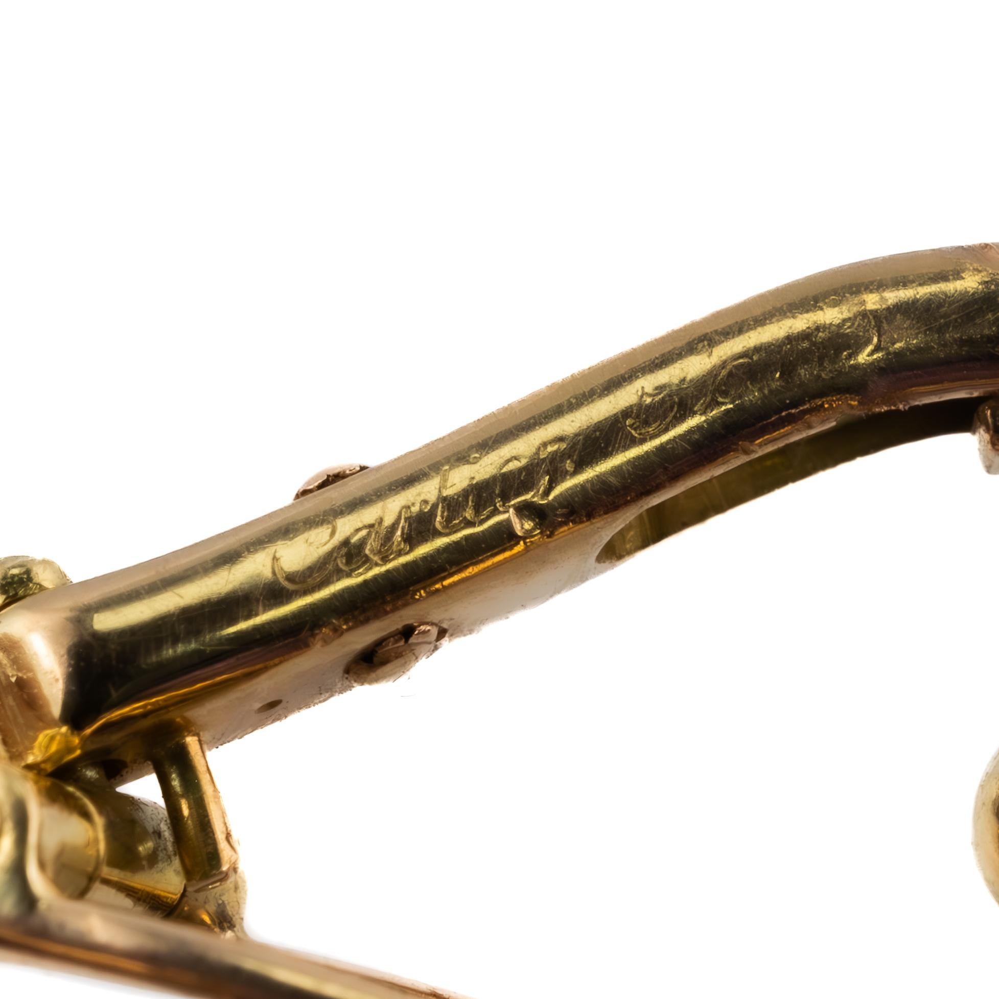 Un paio di orecchini Cartier Torsade, magistralmente realizzati in oro giallo 18 carati e impreziositi da una sontuosa serie di perle di ametista, diamanti di taglio rotondo e accenti d'oro. Il design vorticoso intreccia elegantemente le profonde