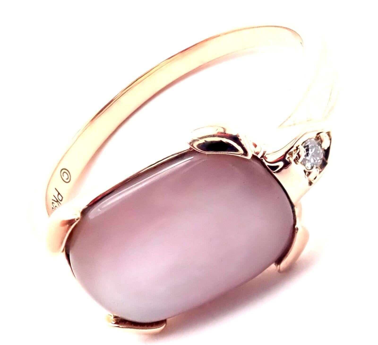 Anello Tortue con diamanti e madreperla in oro rosa 18k di Cartier. 
Con 1 diamante rotondo taglio brillante di purezza VS1, colore E.
Dettagli:
Misura dell'anello: 5 1/4
Larghezza: 9 mm
Peso: 4.1 grammi
Timbro di garanzia: Cartier 750 50 PKXXX (il