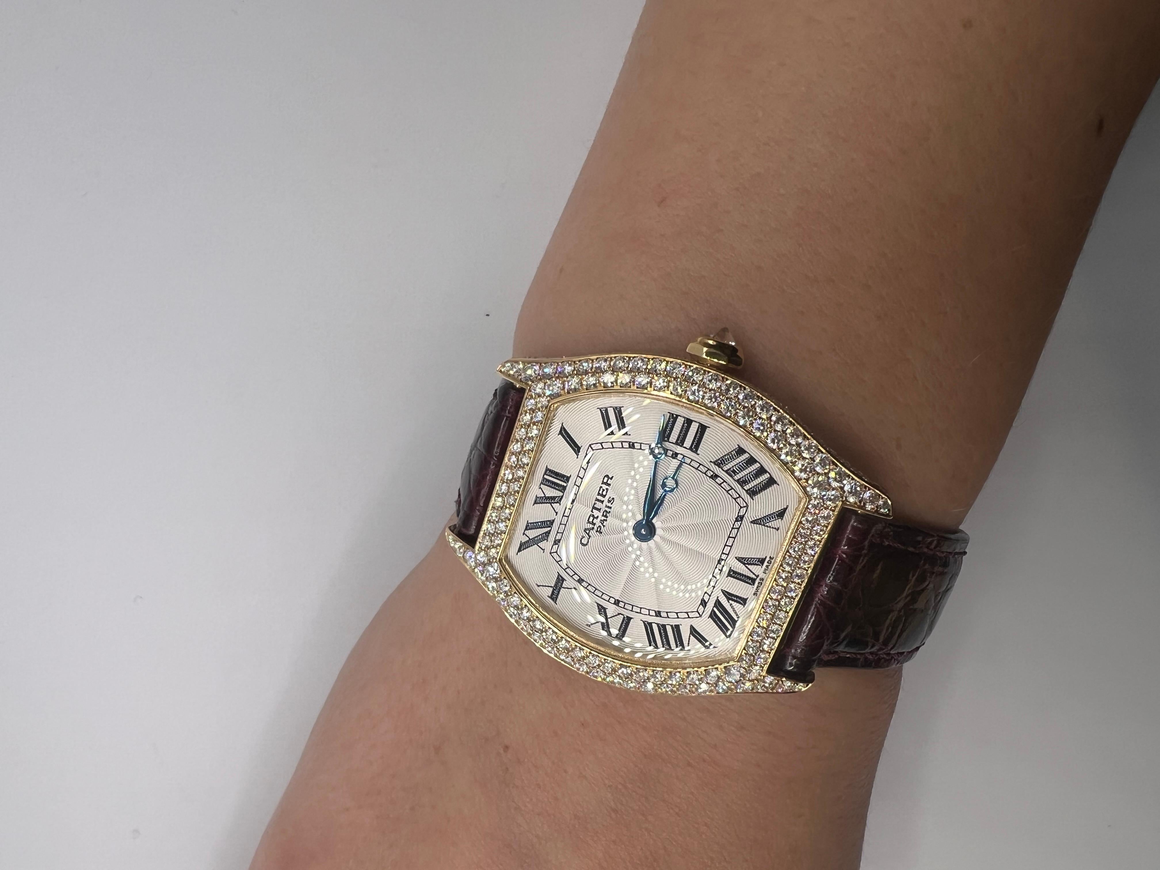 Cartier Tortue-Uhr aus 18 Karat Gold und Diamanten im Angebot 2