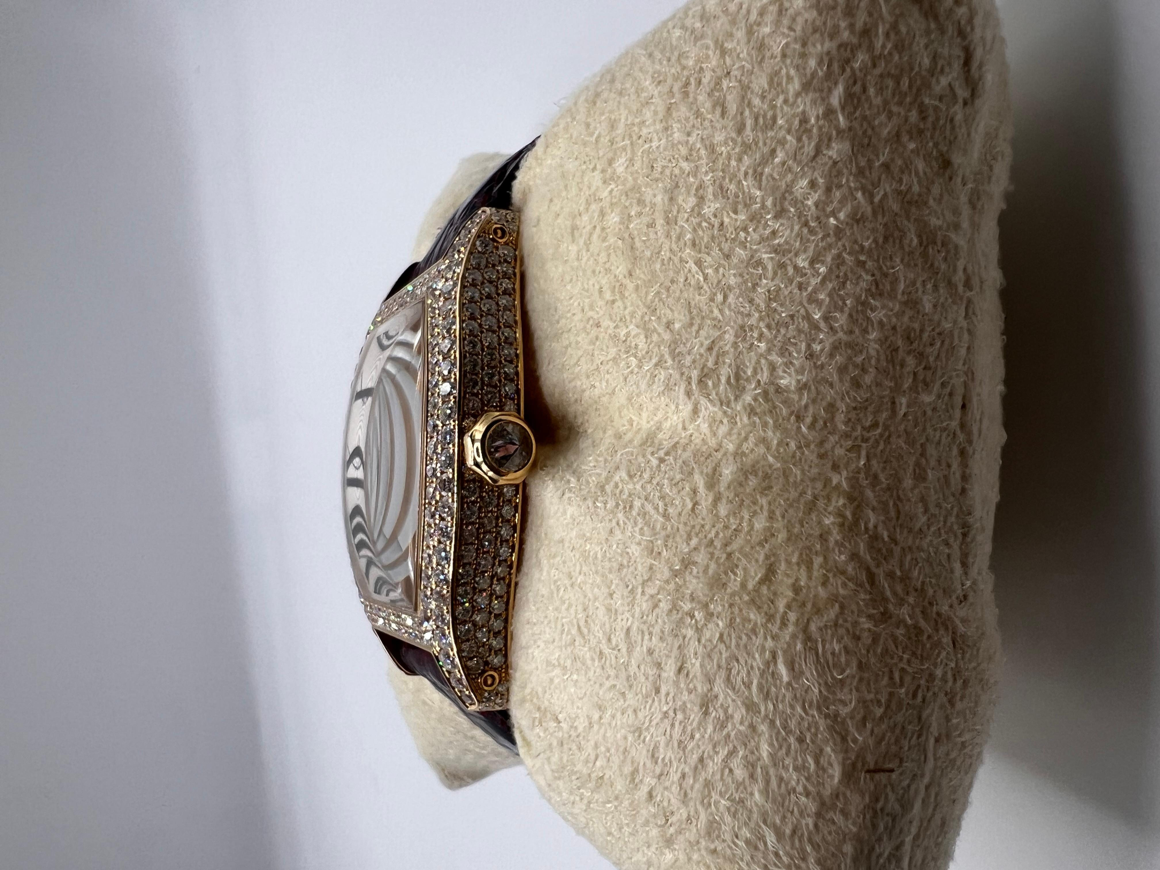 Cartier Tortue-Uhr aus 18 Karat Gold und Diamanten im Angebot 3