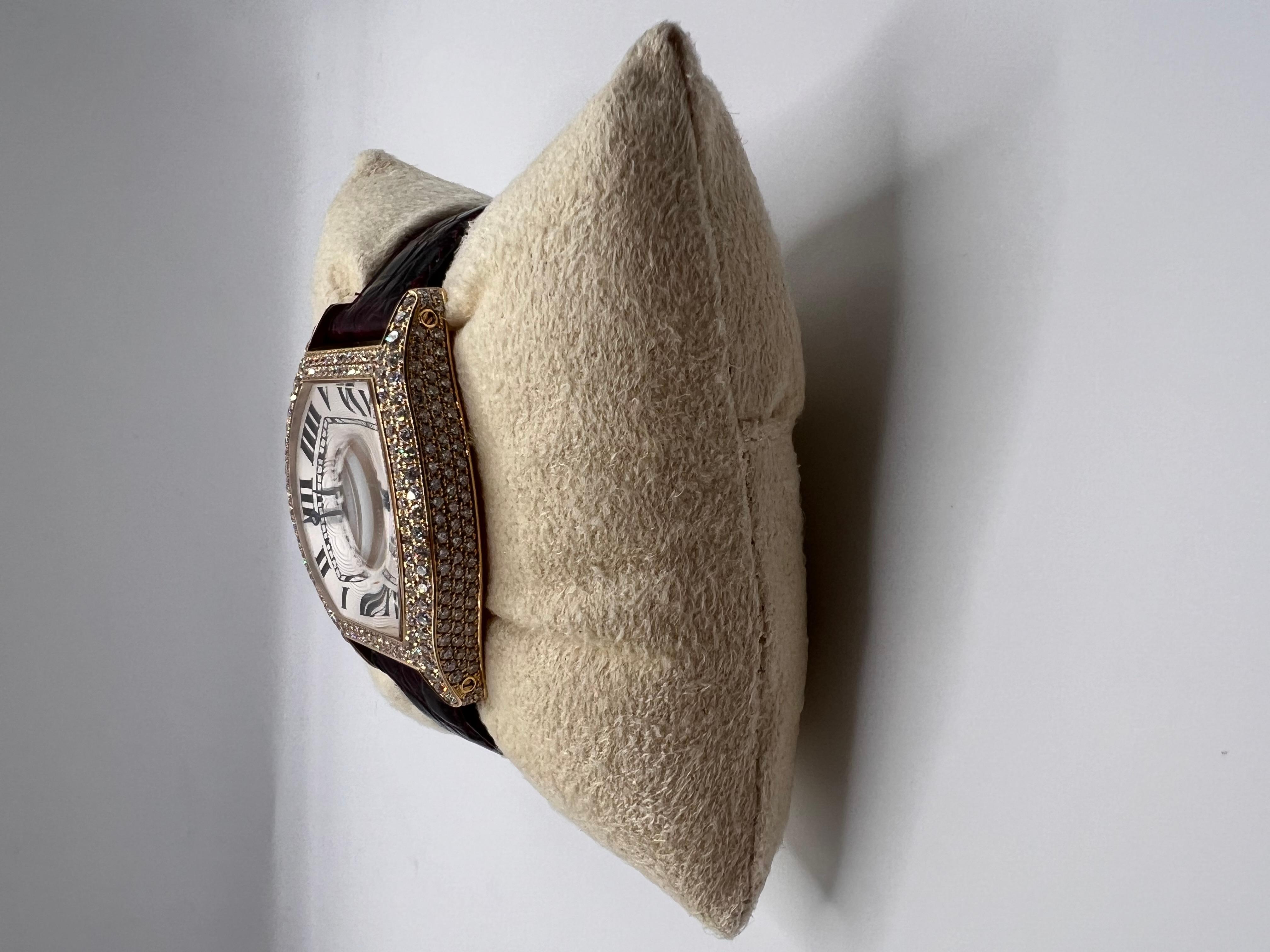 Cartier Tortue-Uhr aus 18 Karat Gold und Diamanten im Angebot 4