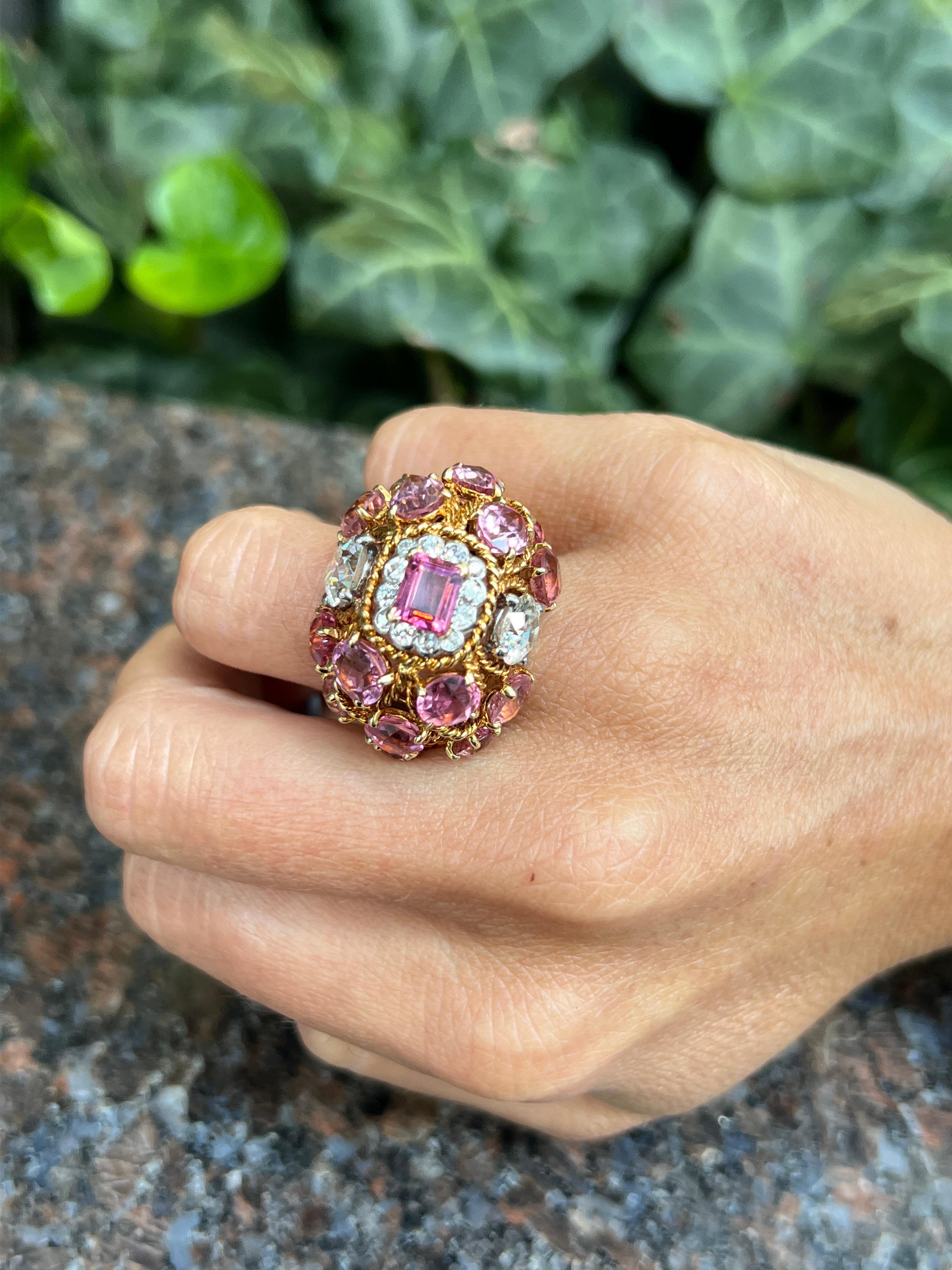 Cartier Turmalin & Diamant-Kuppel-Cocktailring

Ein Vintage-Ring von Cartier mit rosa Turmalinen im Birnen- und Rundschliff und Diamanten

Zwei größere alte europäische Diamanten Gewicht: ca. 2,33 Karat 

Ringgröße:7.25

Kostenfreie Größenänderung