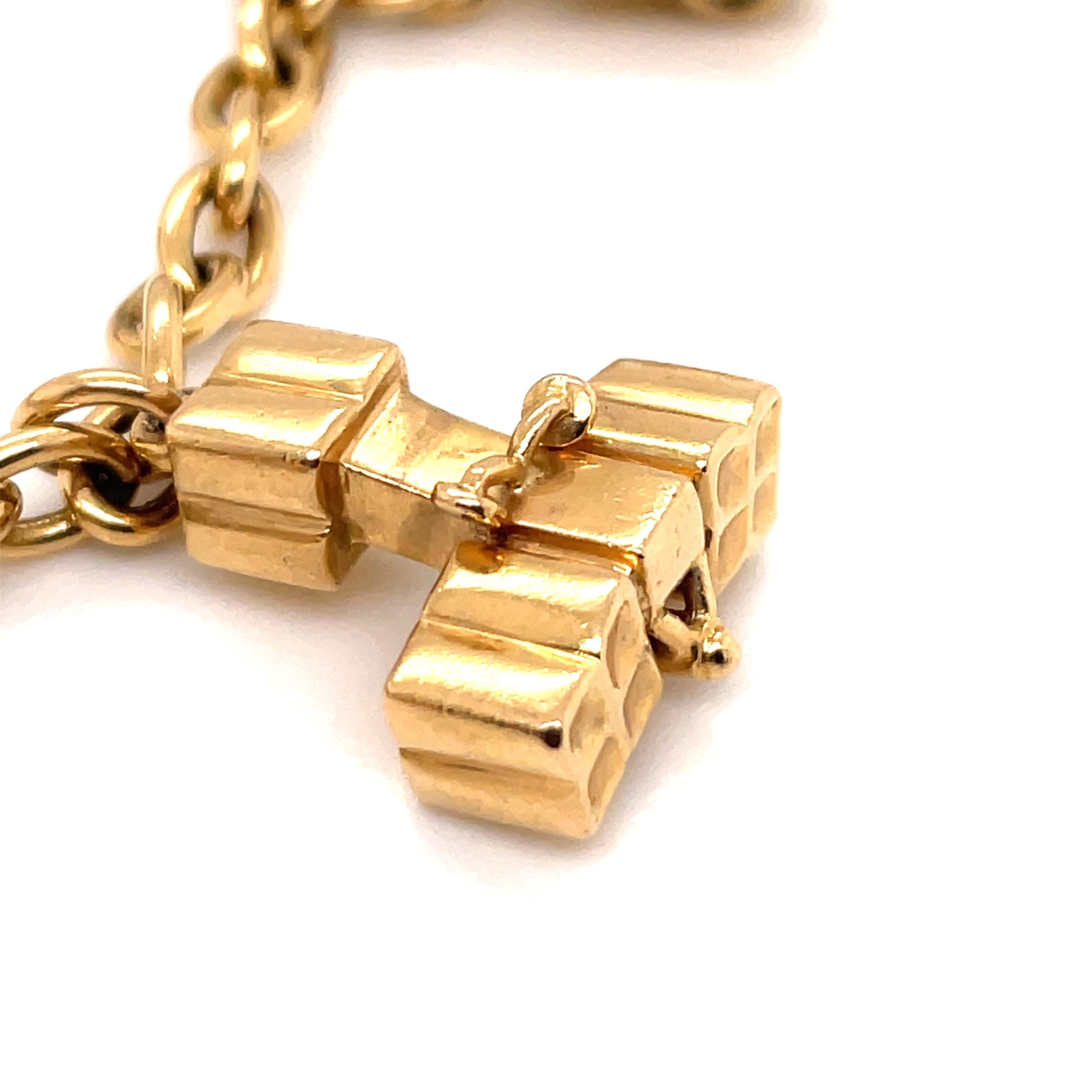 Contemporain Cartier Bracelet à maillons de voyage à breloques en or jaune 18 carats 42 grammes en vente