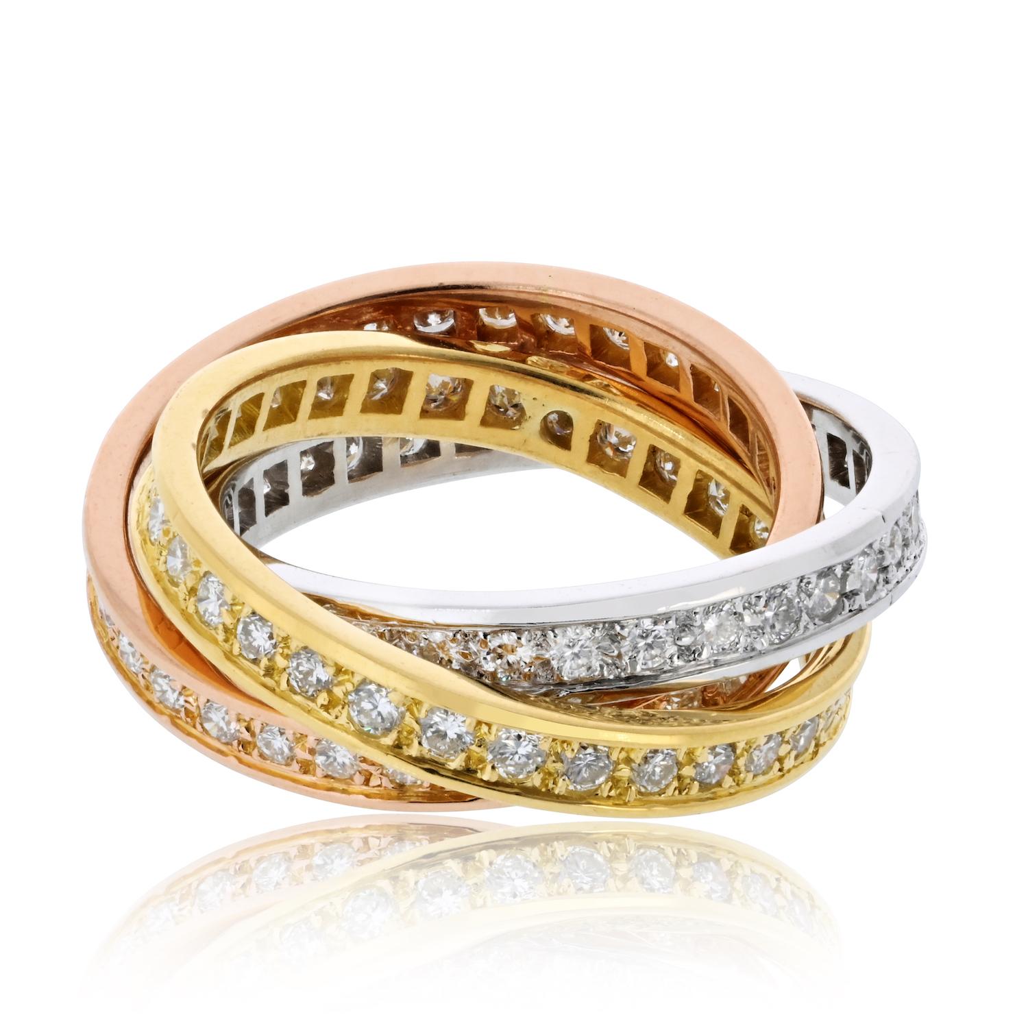 Bague Estate Cartier Trinity en or tricolore 18K et diamants
Bague trinitaire raffinée de Cartier en or jaune, blanc et rose 18 carats, chaque anneau entrelacé étant entièrement pavé de diamants ronds de taille brillant. 
La pièce porte les poinçons