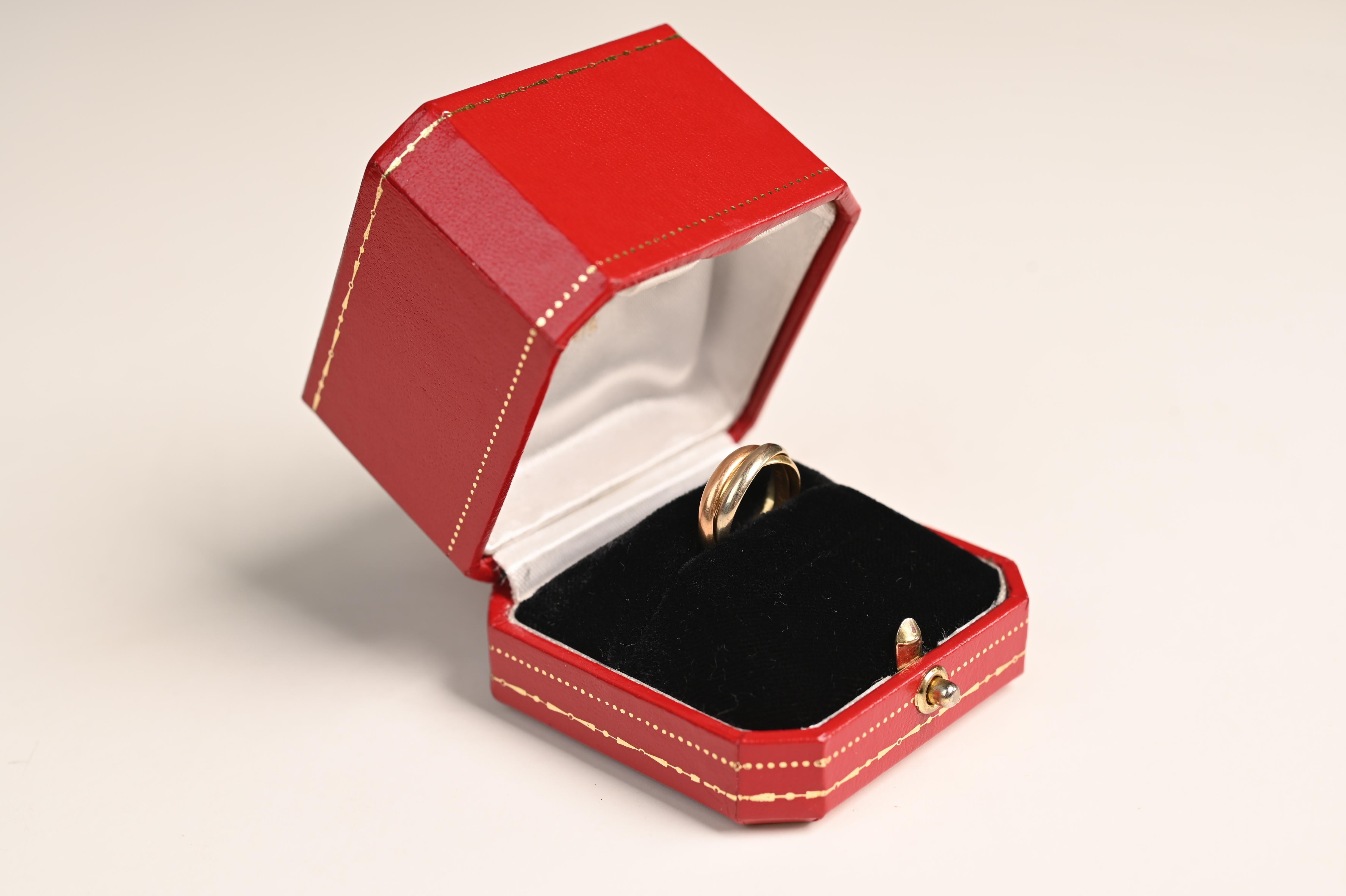 This elegant Cartier wedding band is a timeless piece that captures the essence of sophistication and luxury. Designed with Cartier’s signature craftsmanship, the ring features a trio of interlocking bands seamlessly fused together to create a