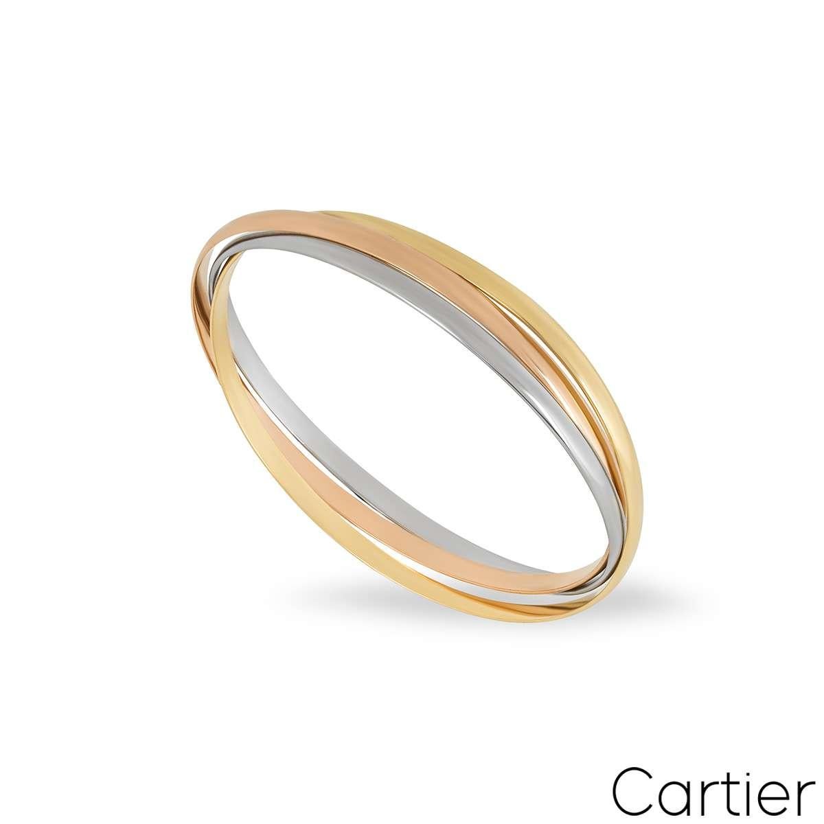 Ein Cartier SM-Armband aus 18 Karat Dreifarbgold aus der Collection Trinity de Cartier. Das Armband besteht aus drei ineinander verschlungenen Bändern aus 18 Karat Gelb-, Weiß- und Roségold, die jeweils 2,8 mm breit sind. Dieses Armband hat die