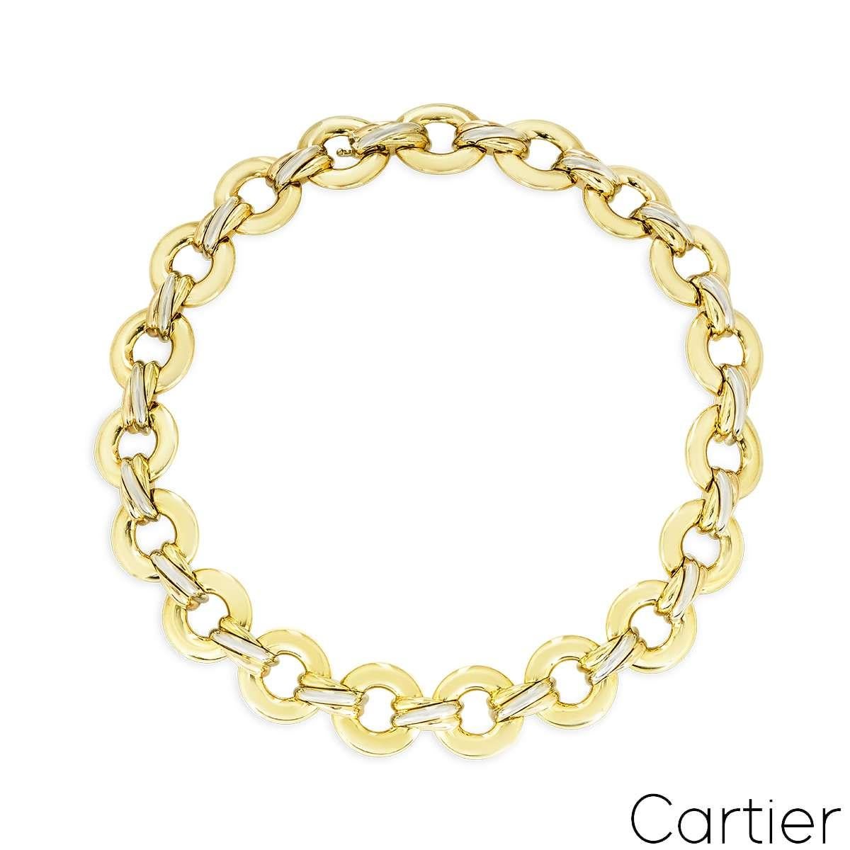 Collier ras de cou en or tricolore 18 carats de Cartier, issu de la collection emblématique Trinity. Ce design Whiting présente 19 stations composées d'une série de magnifiques motifs en forme de dôme en or jaune, blanc et rose 18 carats, reliés par