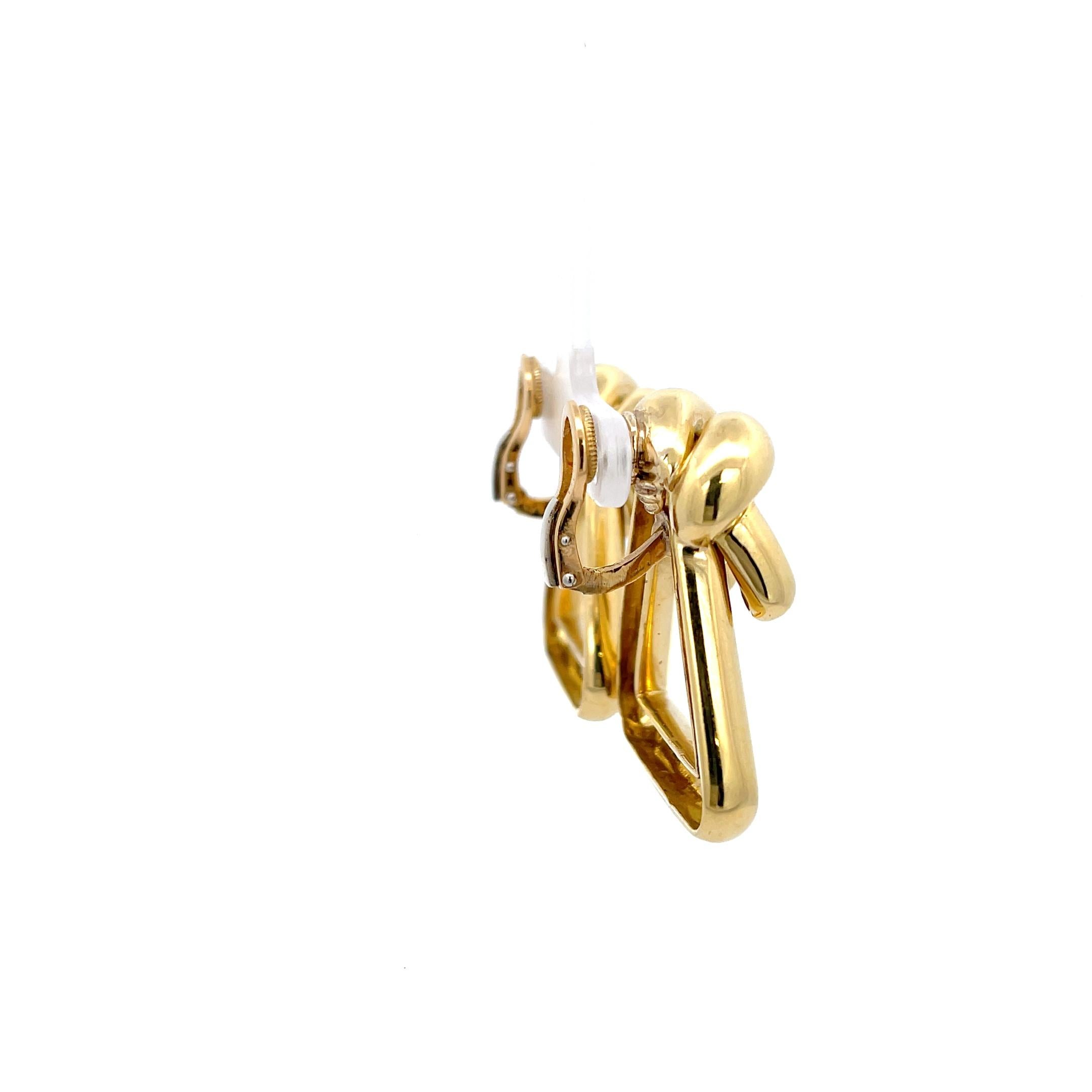 Cartier Dreieckige Knoten-Ohrringe aus 18 Karat Gelbgold im Angebot 1
