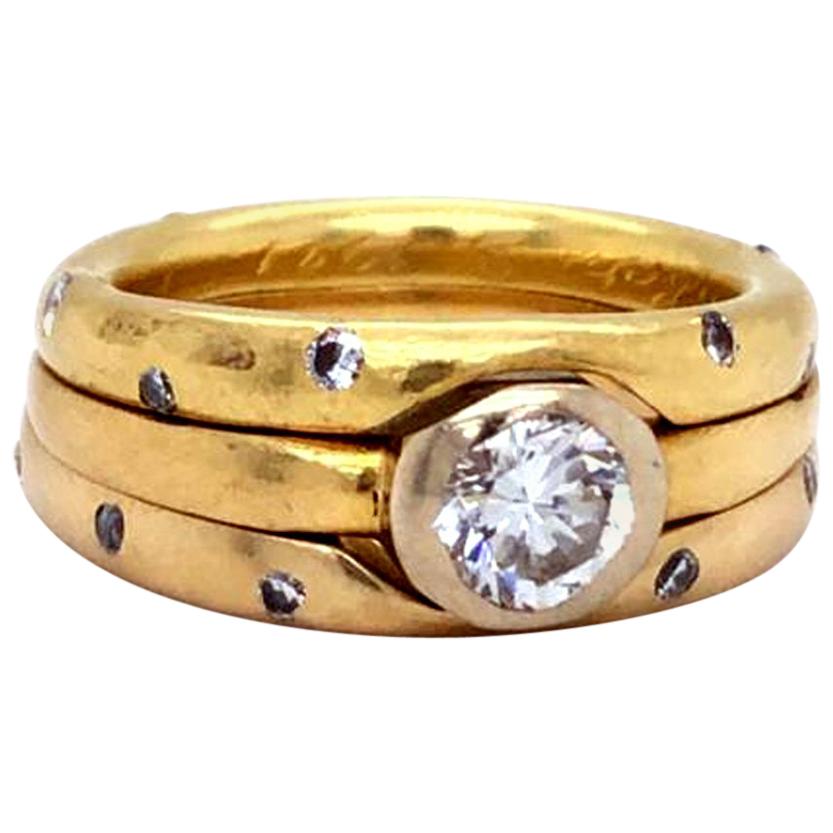 Trinity 18 Karat Yellow Gold 0.80 Carat Center Stone Diamond Band Ring G/H VS1 For Sale