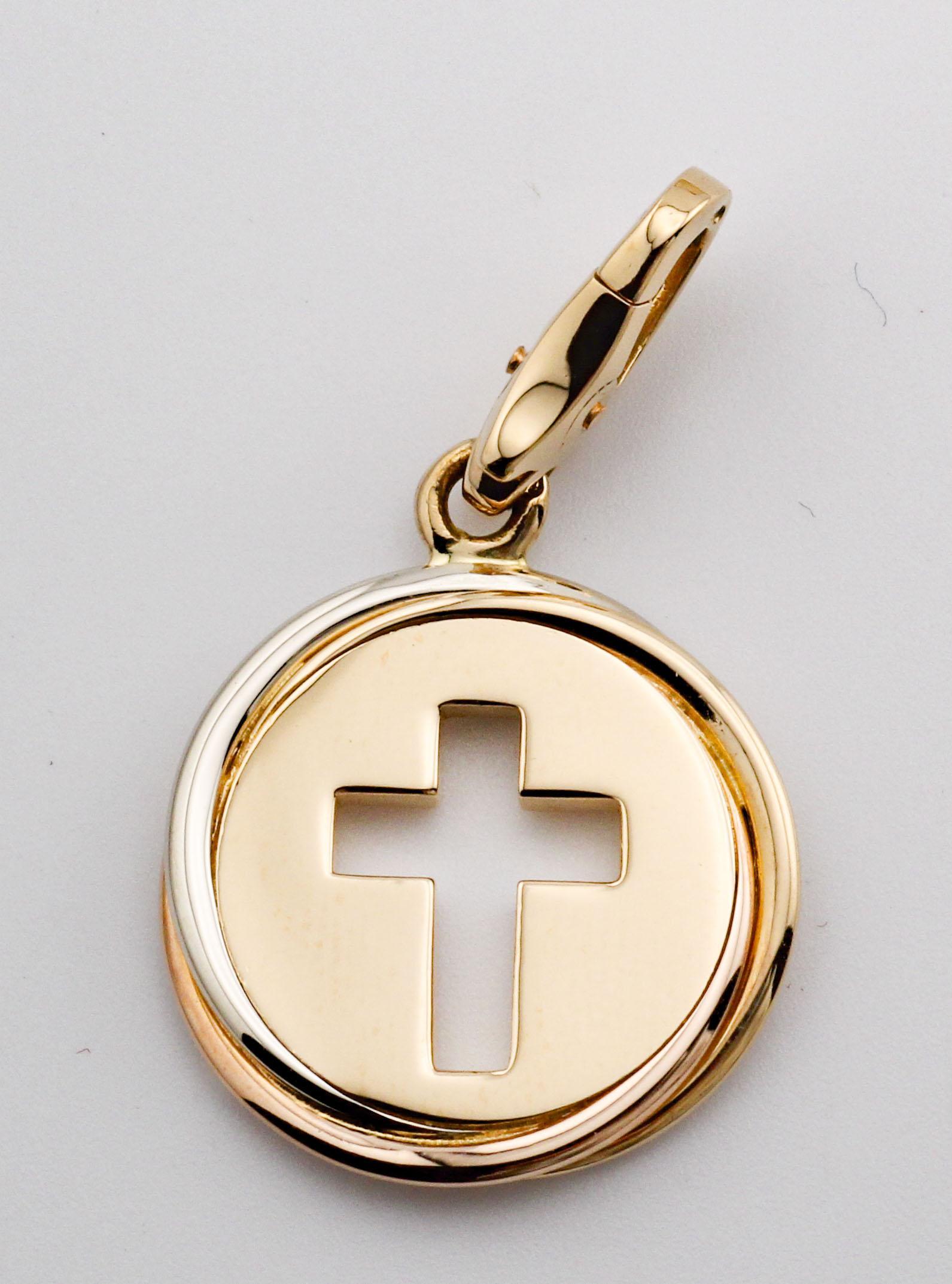 Pendentif croix en or 18K de Cartier Trinity Excellent état - En vente à Simpsonville, SC