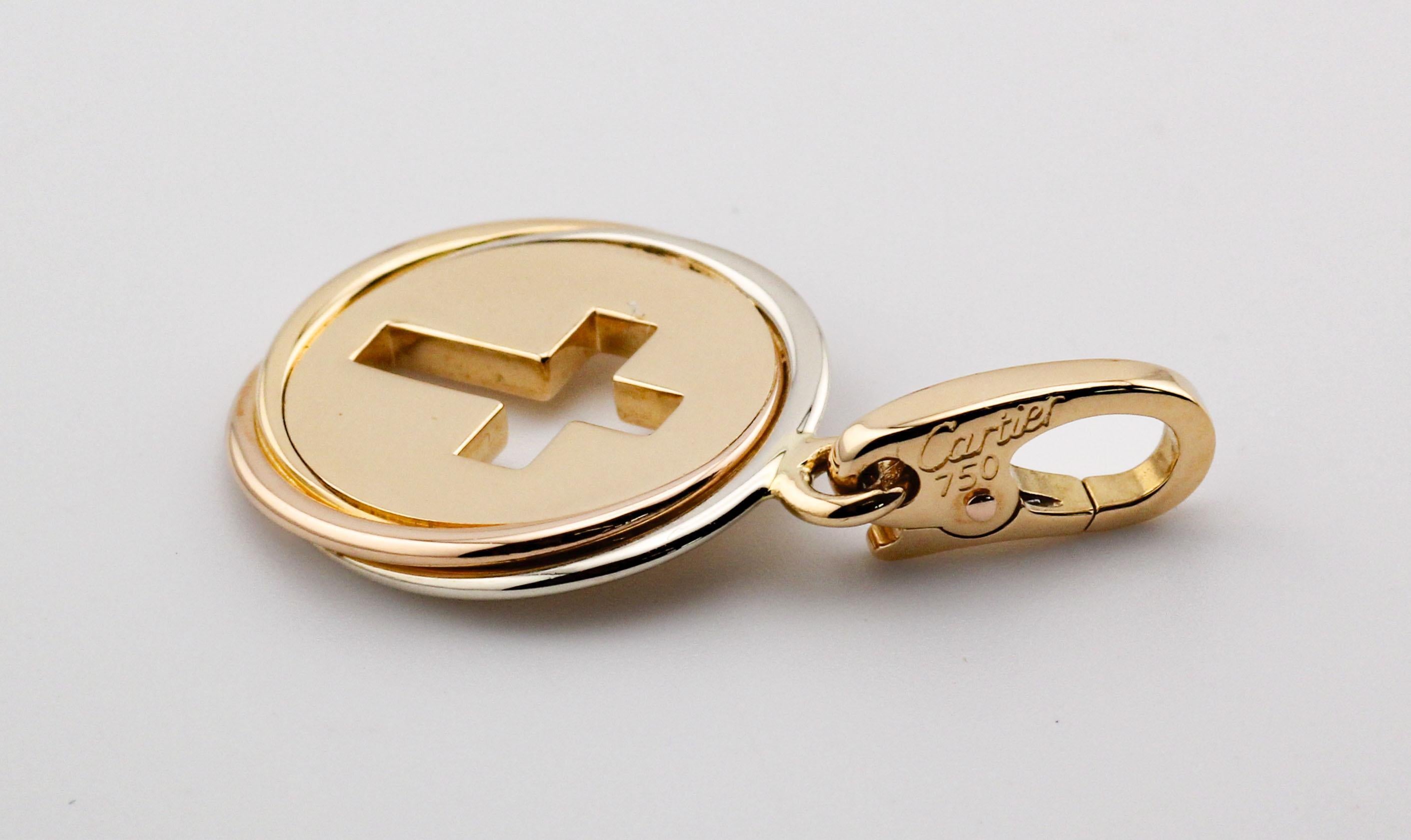 Pendentif croix en or 18K de Cartier Trinity en vente 1