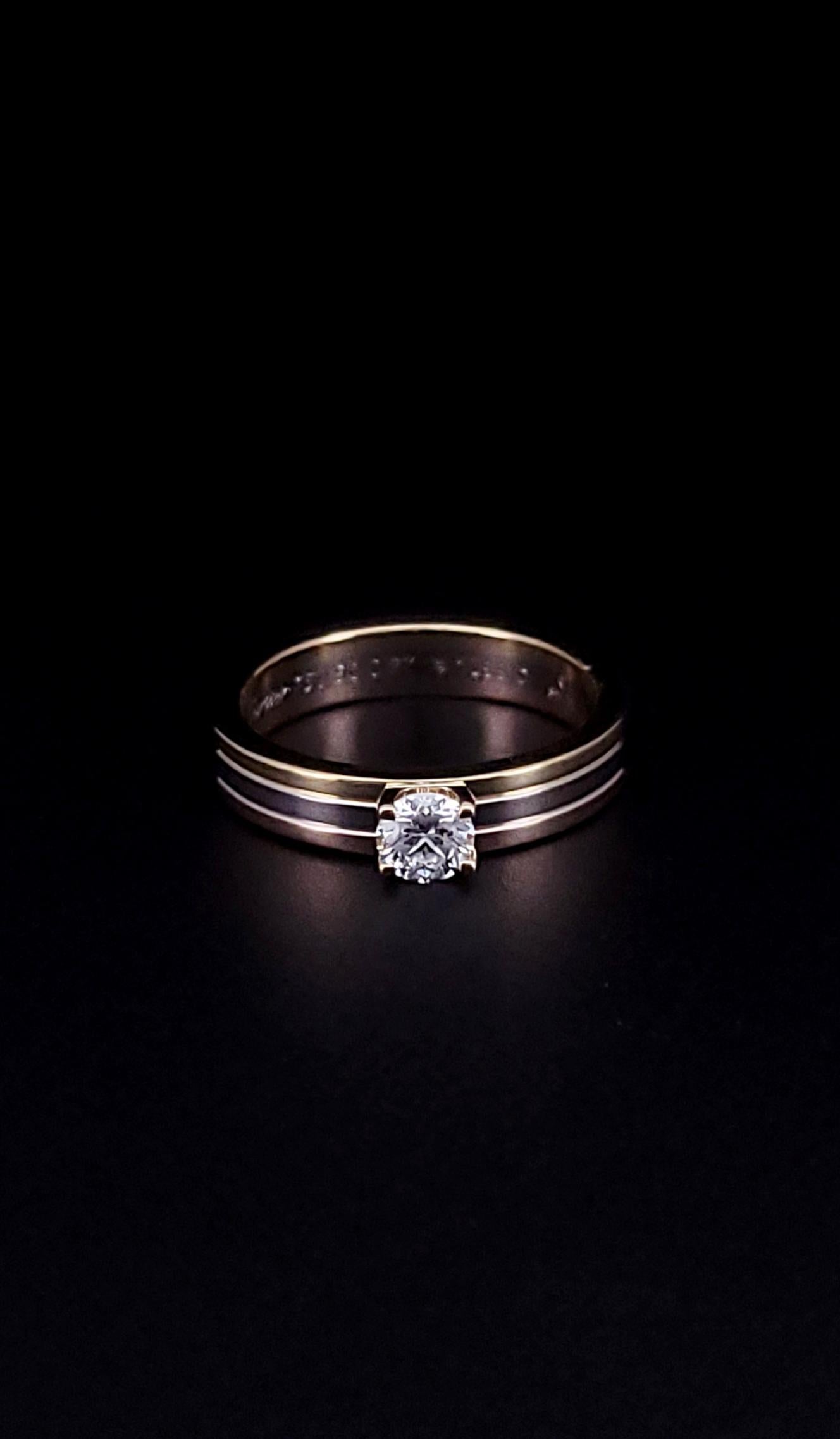 CARTIER TRINITY, ANELLO DI FIDANZAMENTO CON DIAMANTE IN ORO 18K

-MATERIALE: Oro giallo/rosa/bianco 18 carati
-Diamante: 4 mm VVS1/D, 0,20 ct.
-Taglia: 5.5
-Spessore: 3,7 mm
-Peso: 5,1 grammi

*Include la scatola originale di Cartier.