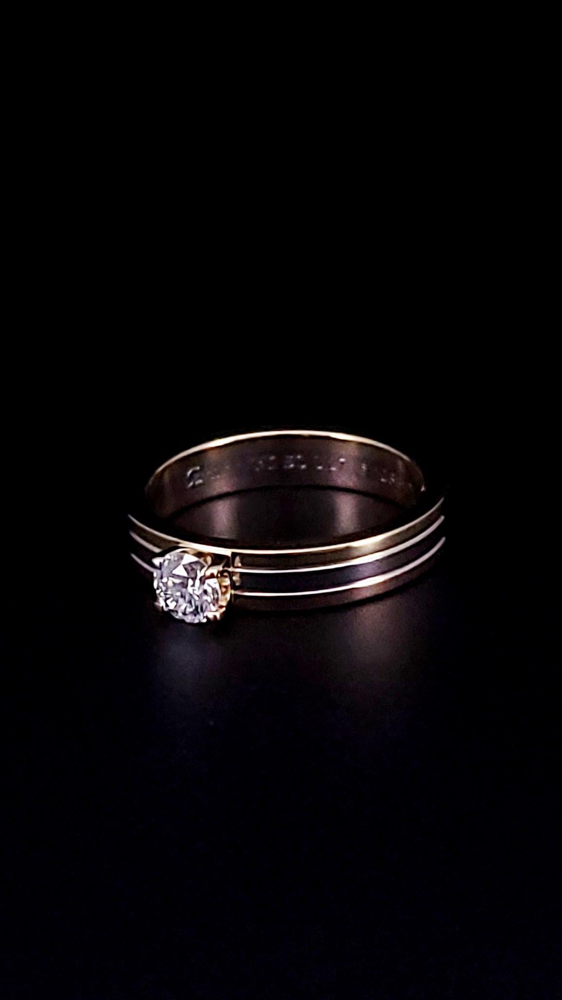 Taglio rotondo Anello di fidanzamento Cartier Trinity in oro 18 carati con diamante rotondo VVS1/D in vendita