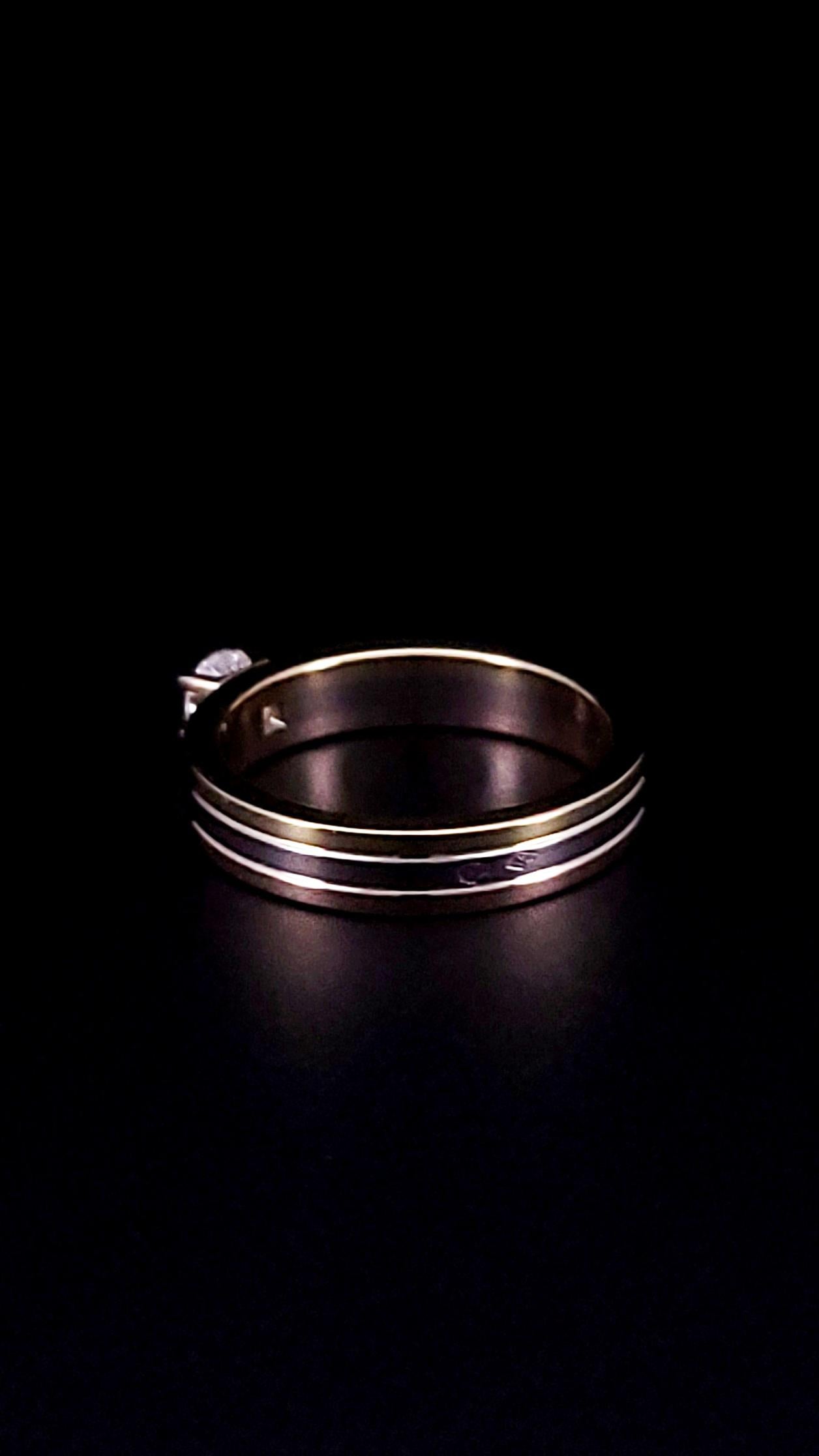 Anello di fidanzamento Cartier Trinity in oro 18 carati con diamante rotondo VVS1/D in vendita 2