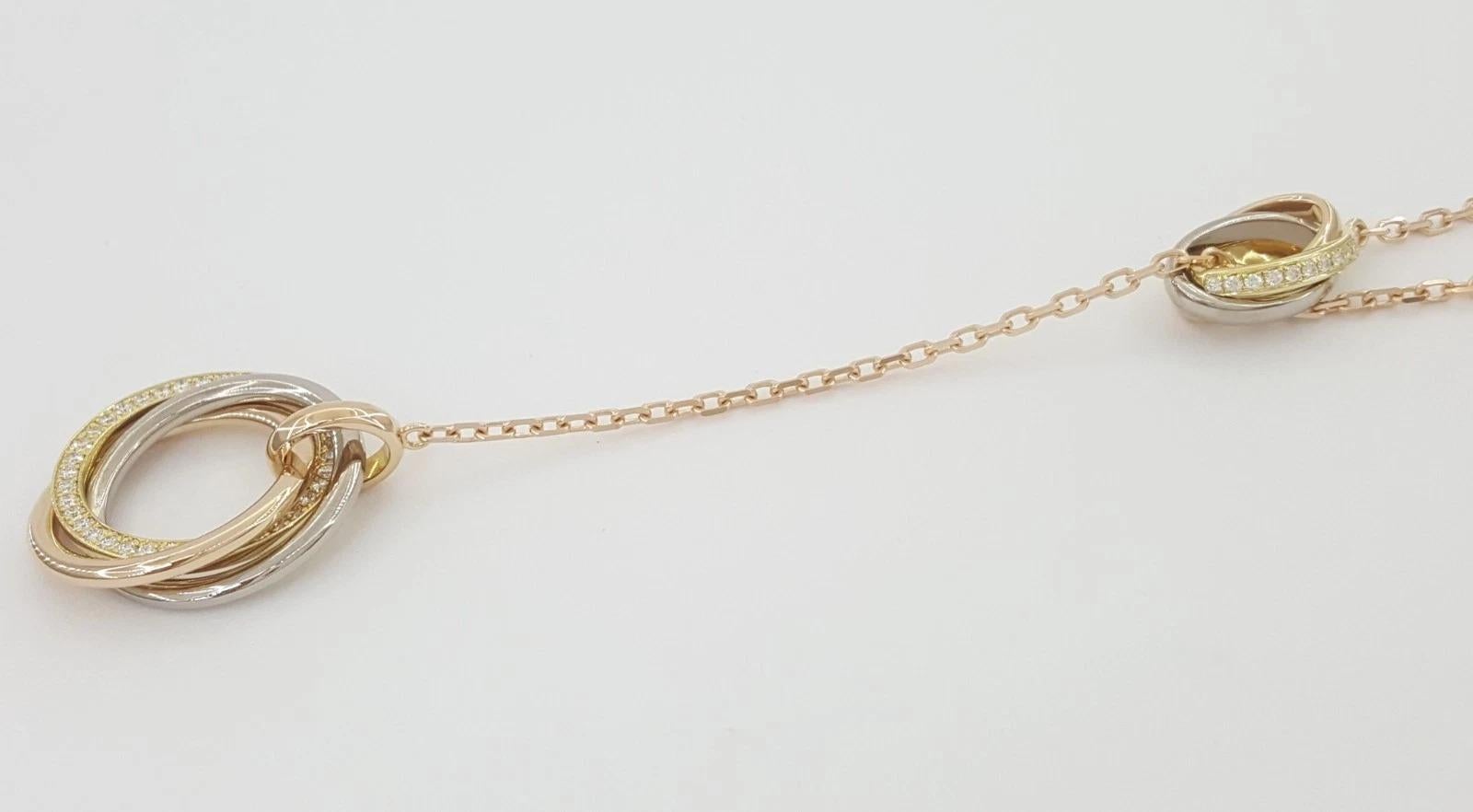 Cartier Trinity - Collana con pavé di diamanti in oro multicolore 18 ct. In condizioni ottime in vendita a Chicago, IL