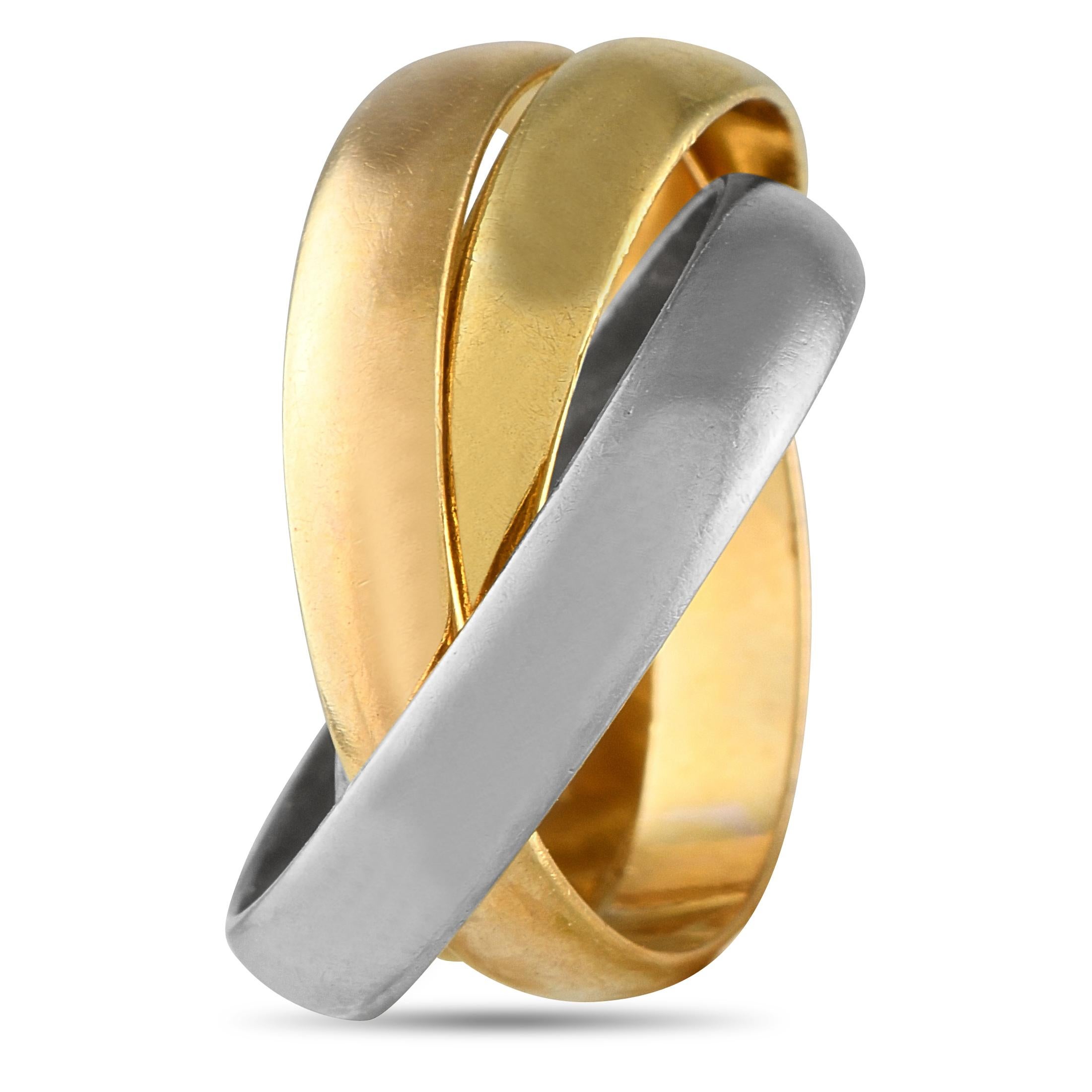 Eleg, symbole intemporel d'élégance, la bague trinitaire de Cartier est toujours aussi convoitée. Cette pièce polyvalente et sans distinction de sexe présente trois bandes qui s'emboîtent pour former un seul anneau. Dépourvue d'ornementation
