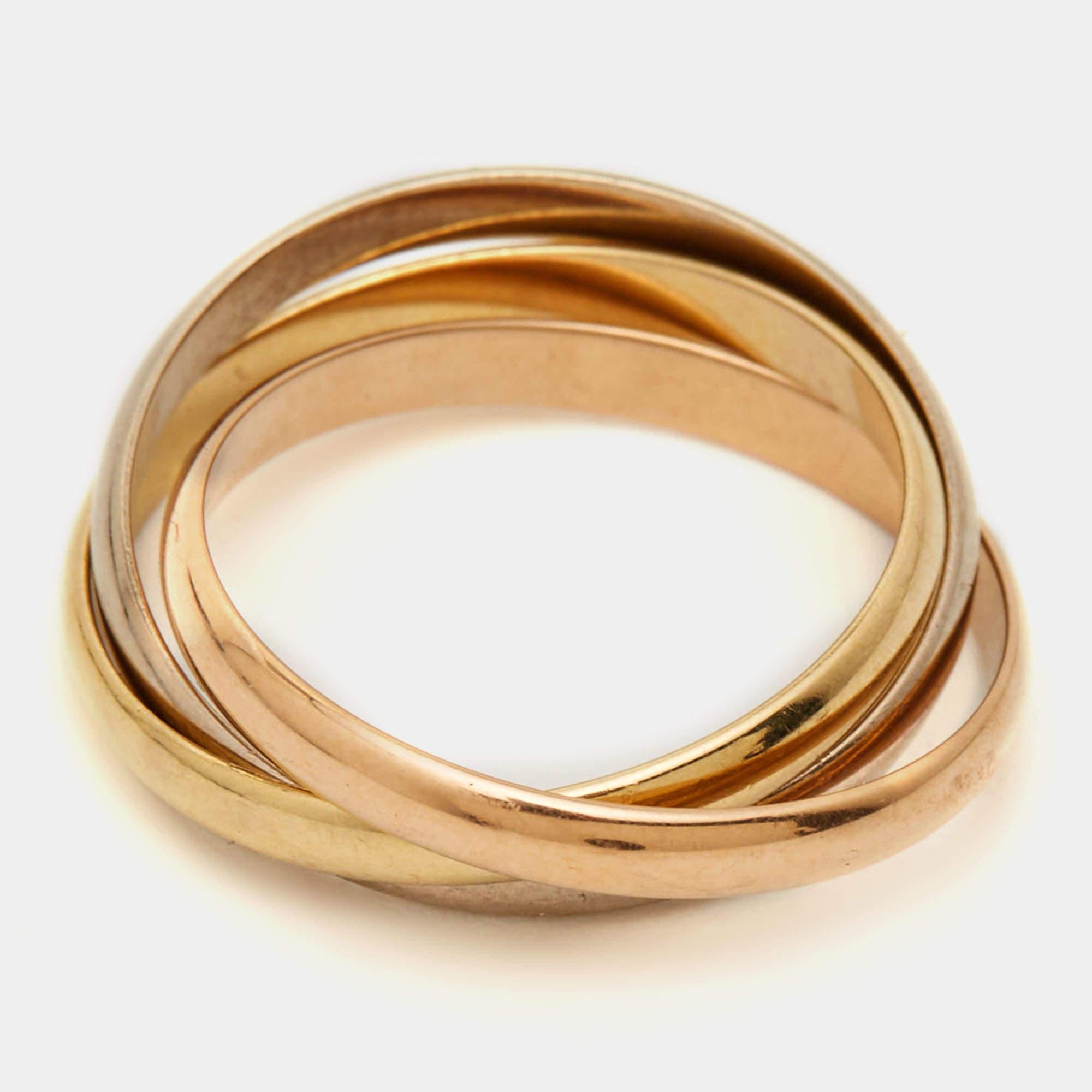 Dieser Cartier Trinity Ring ist ein echter Hingucker an Ihrer Hand. Es ist ein meisterhaft gefertigtes Schmuckstück, das zeitlosen Luxus und anspruchsvolle Eleganz verkörpert.


