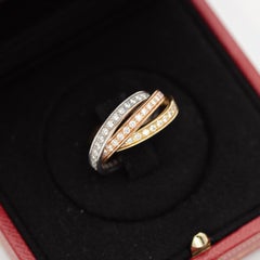 Bague Trinity Cartier en or tricolore 18 carats, sertie de diamants en pavé