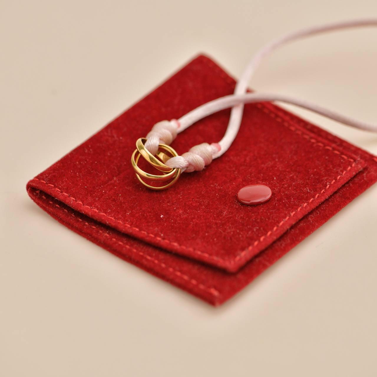 Cartier Trinity Pulsera de cordón de seda rosa de oro amarillo de 18 quilates en venta 1