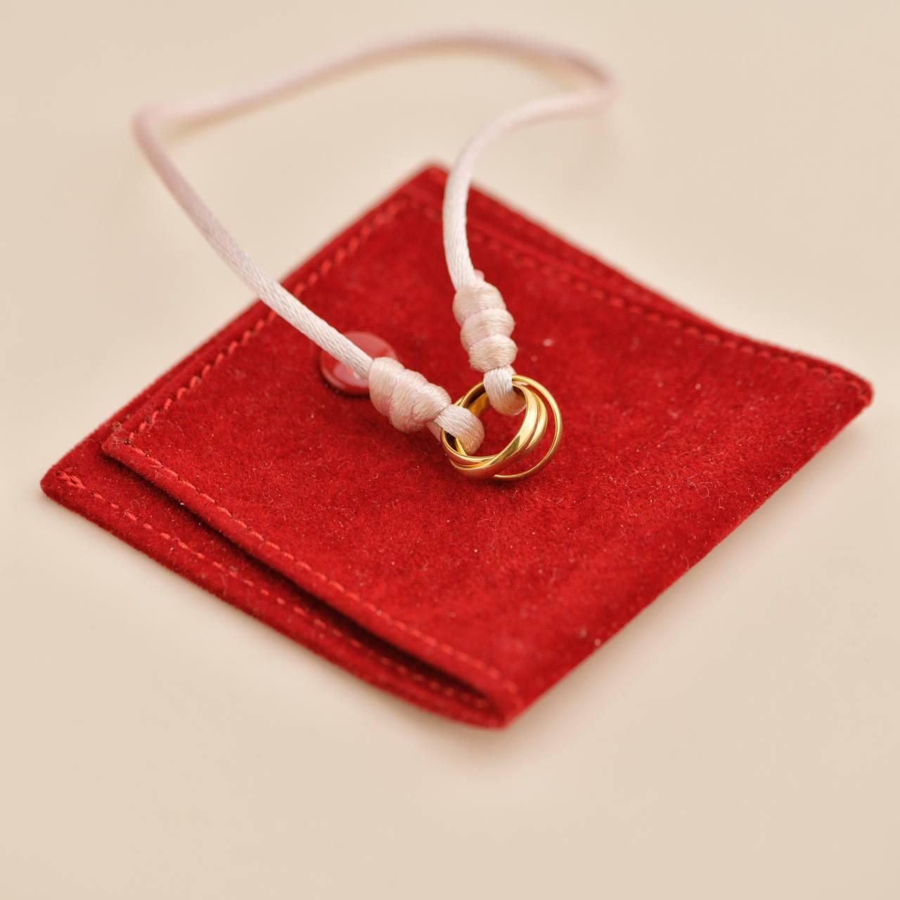 Cartier Trinity Pulsera de cordón de seda rosa de oro amarillo de 18 quilates en venta 3
