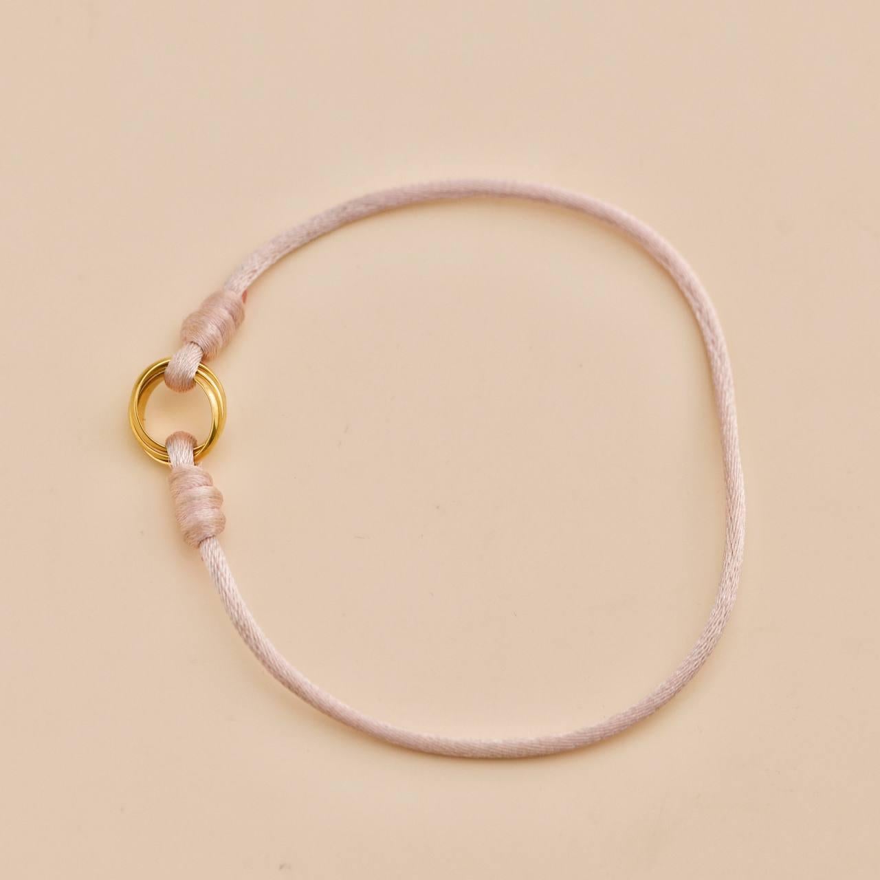 Cartier Trinity Pulsera de cordón de seda rosa de oro amarillo de 18 quilates en venta 4