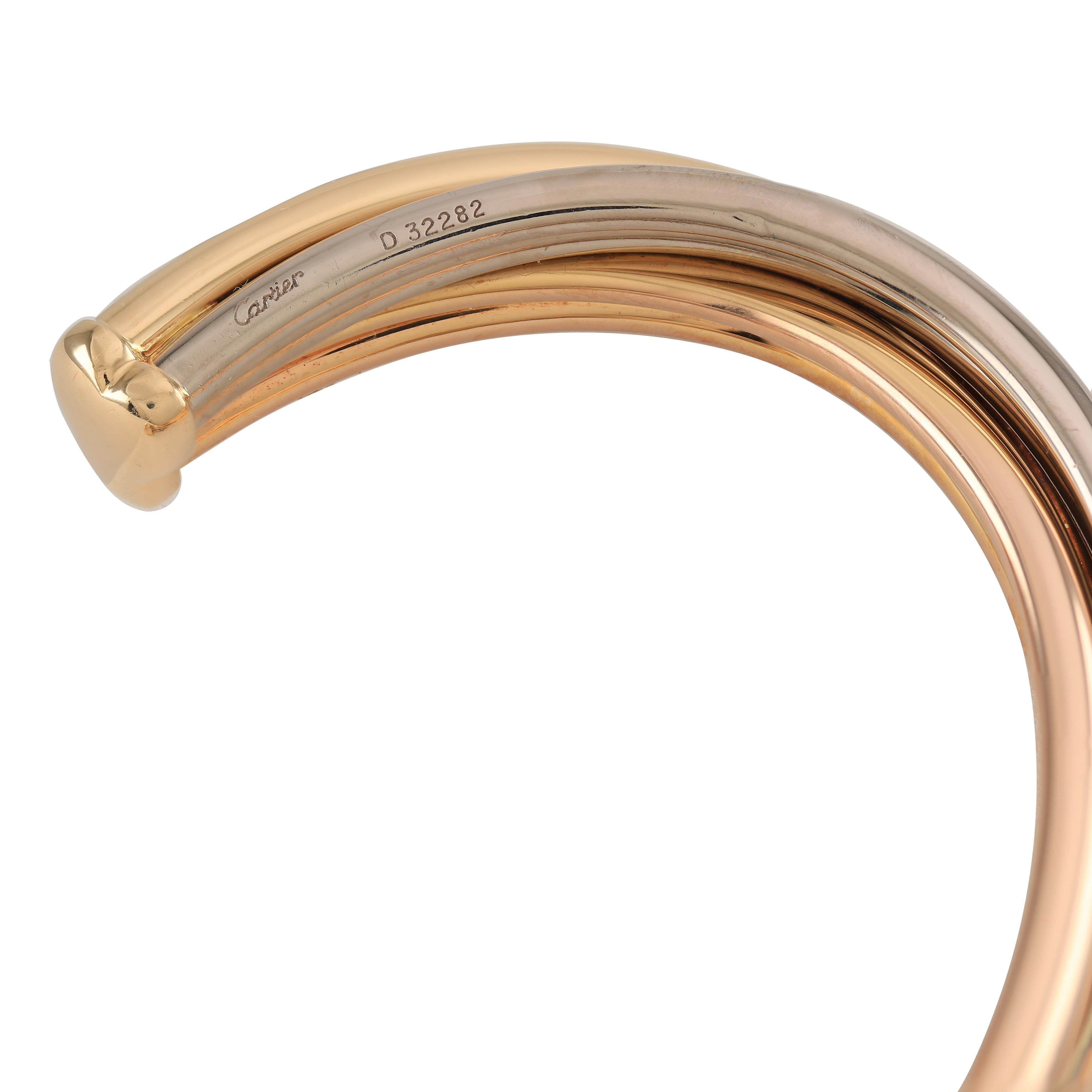 Cartier Trinity 18 Karat Gelb-:: Weiß- und Roségold Manschettenknopf-Armband (Moderne) im Angebot