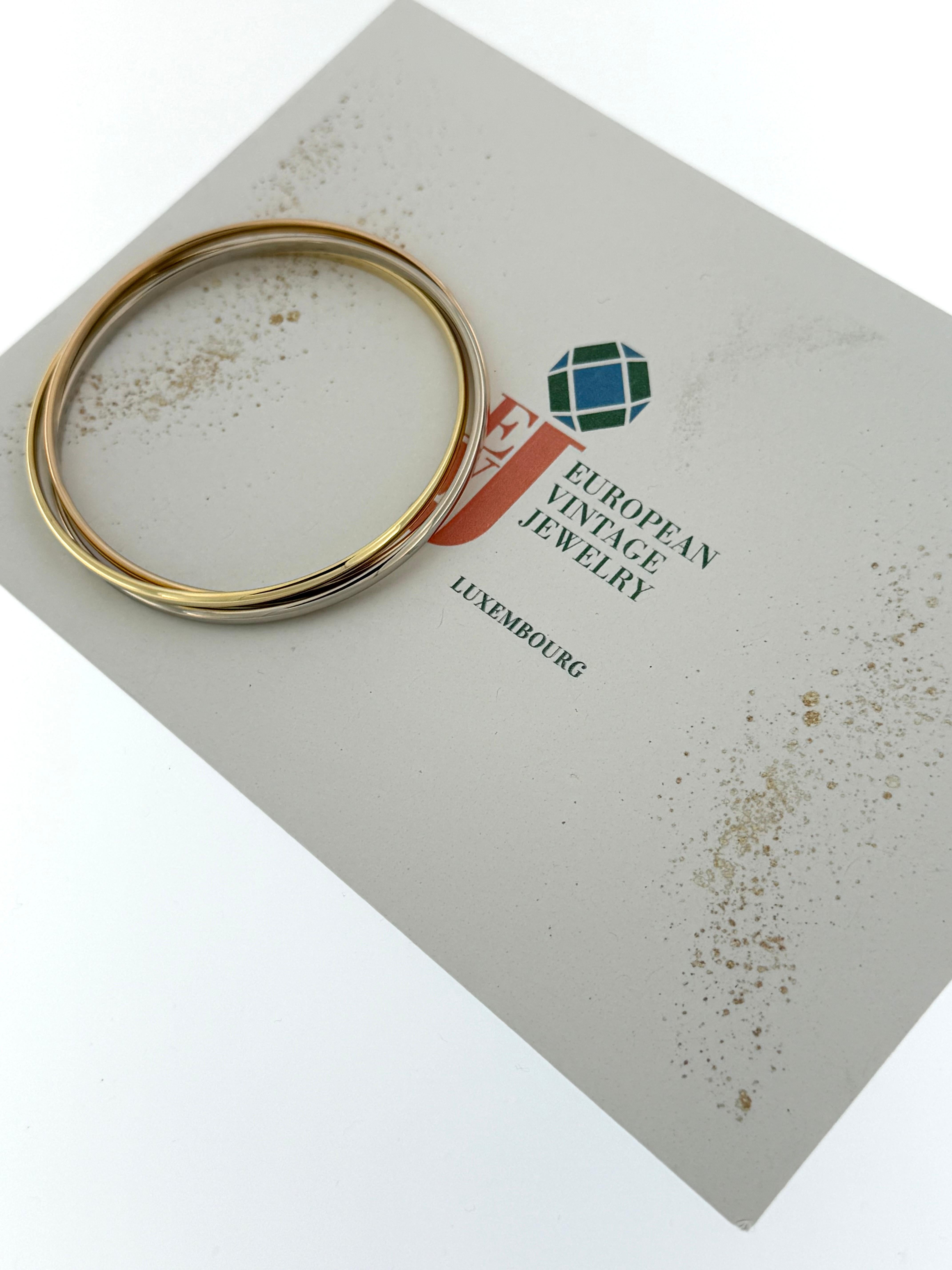 Talla Cartier : 16

Este emblemático brazalete Cartier Trinity es una expresión atemporal de elegancia y unidad, elaborado en lujoso oro amarillo, blanco y rosa de 18 quilates. Diseñada por Louis Cartier en 1924, la colección Trinity es célebre por