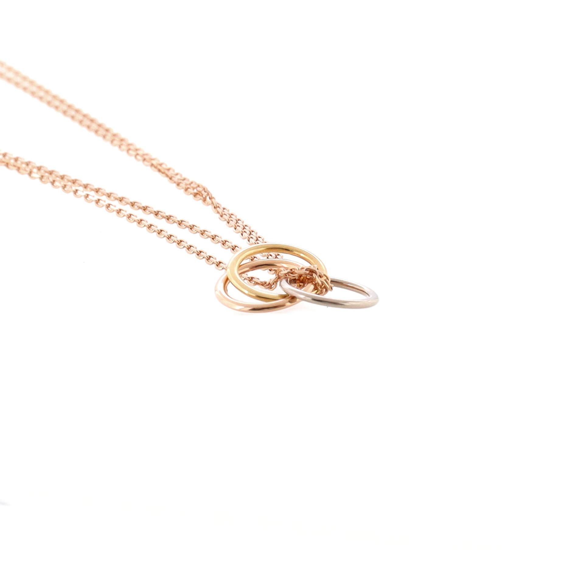 Cartier Trinity Choker-Halskette aus 18 Karat dreifarbigem Gold im Zustand „Gut“ in New York, NY