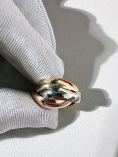 Bague surdimensionnée à trois anneaux de la collection Trinity de Cartier, en or 18 carats « Tri-Gold »