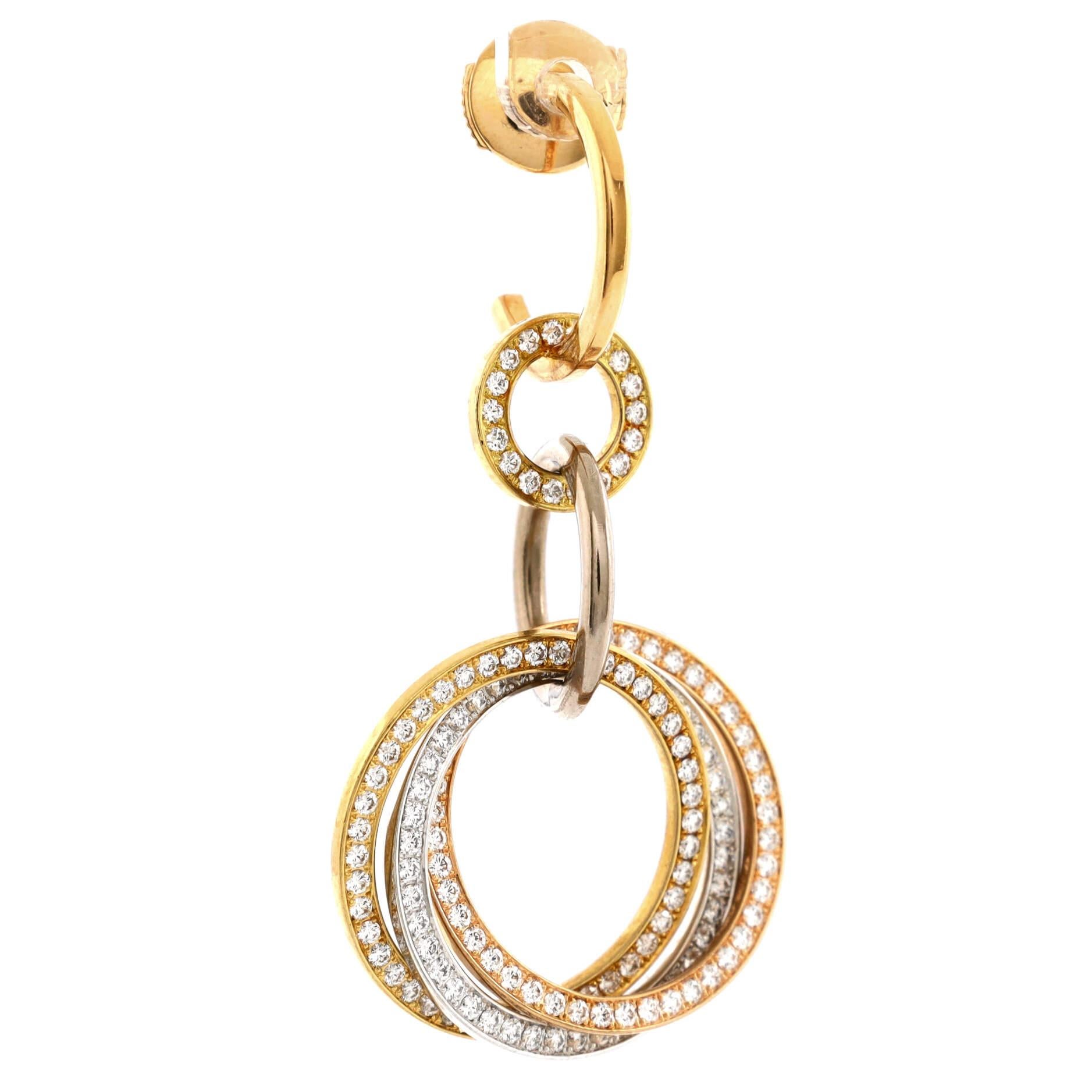 Condition: Minor wear throughout. This is a single earring.
Accessories: No Accessories
Measurements: Height/Length: 44.00 mm, Width: 20.00 mm
Designer: Cartier
Model: Trinity Crash Earrings 18K Tricolor Gold and Diamonds
Exterior Color: Tricolor