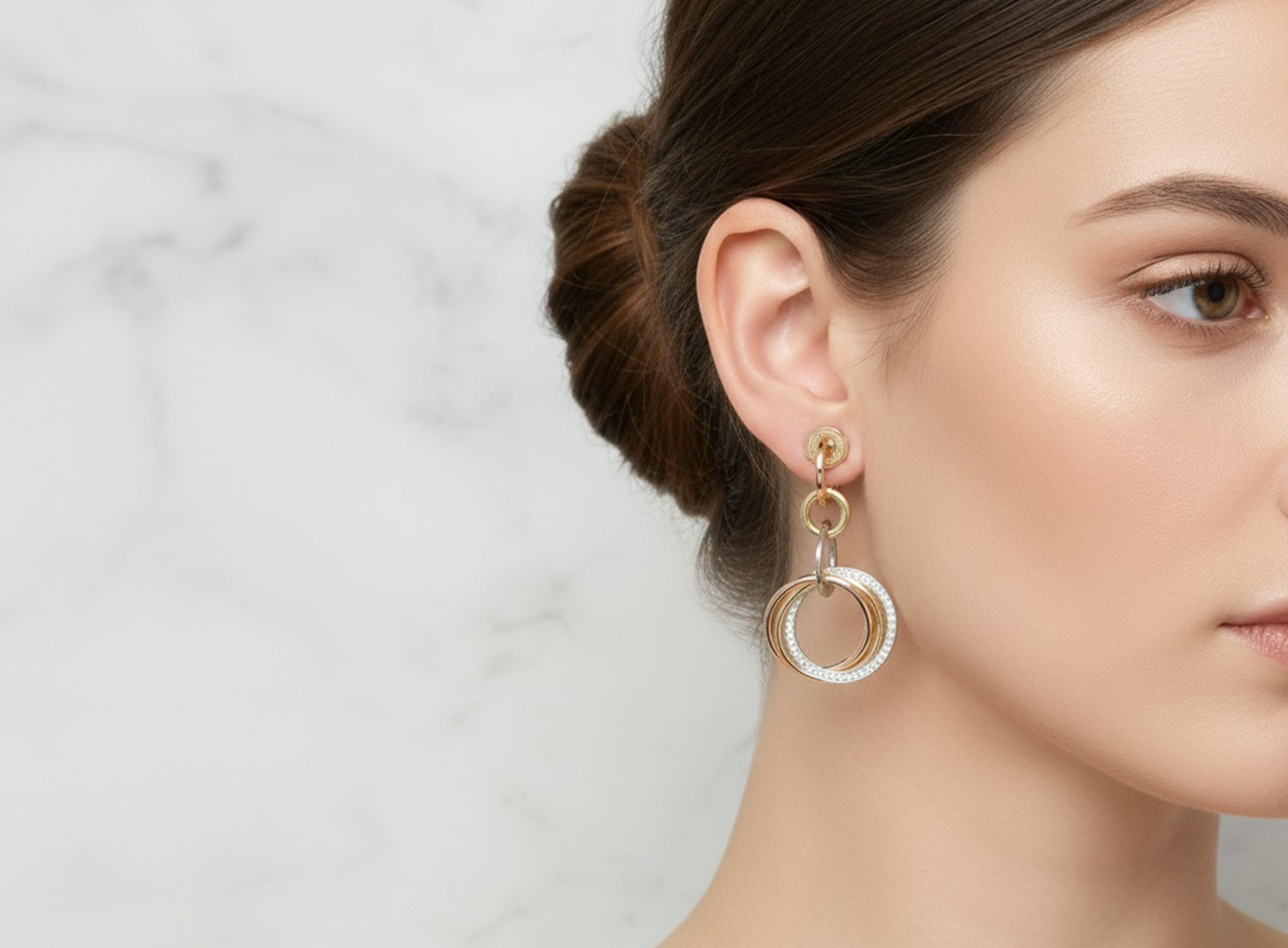 Orecchini a goccia con pavé di diamanti Cartier Trinity Crash In condizioni ottime in vendita a Chicago, IL